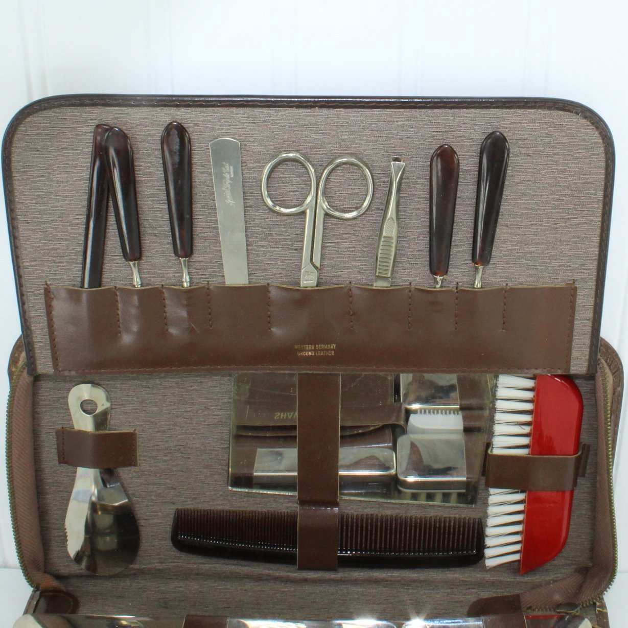 Gentleman's Leather Travel Kit Western Germany Handsome Outfitted Case shaver holder