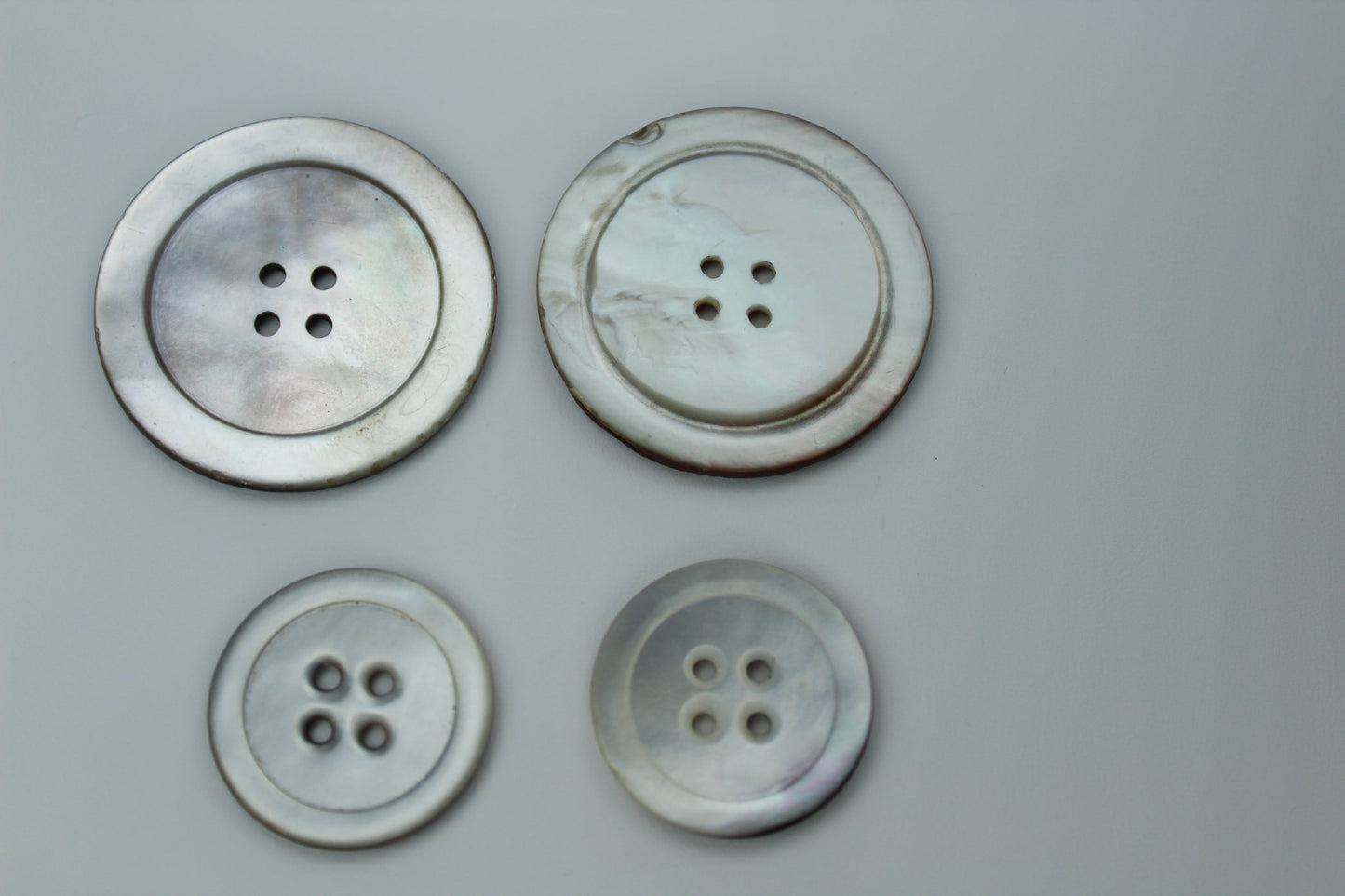Collection Vintage Buttons Grey Natural Pearl Lot 7 Buttons large