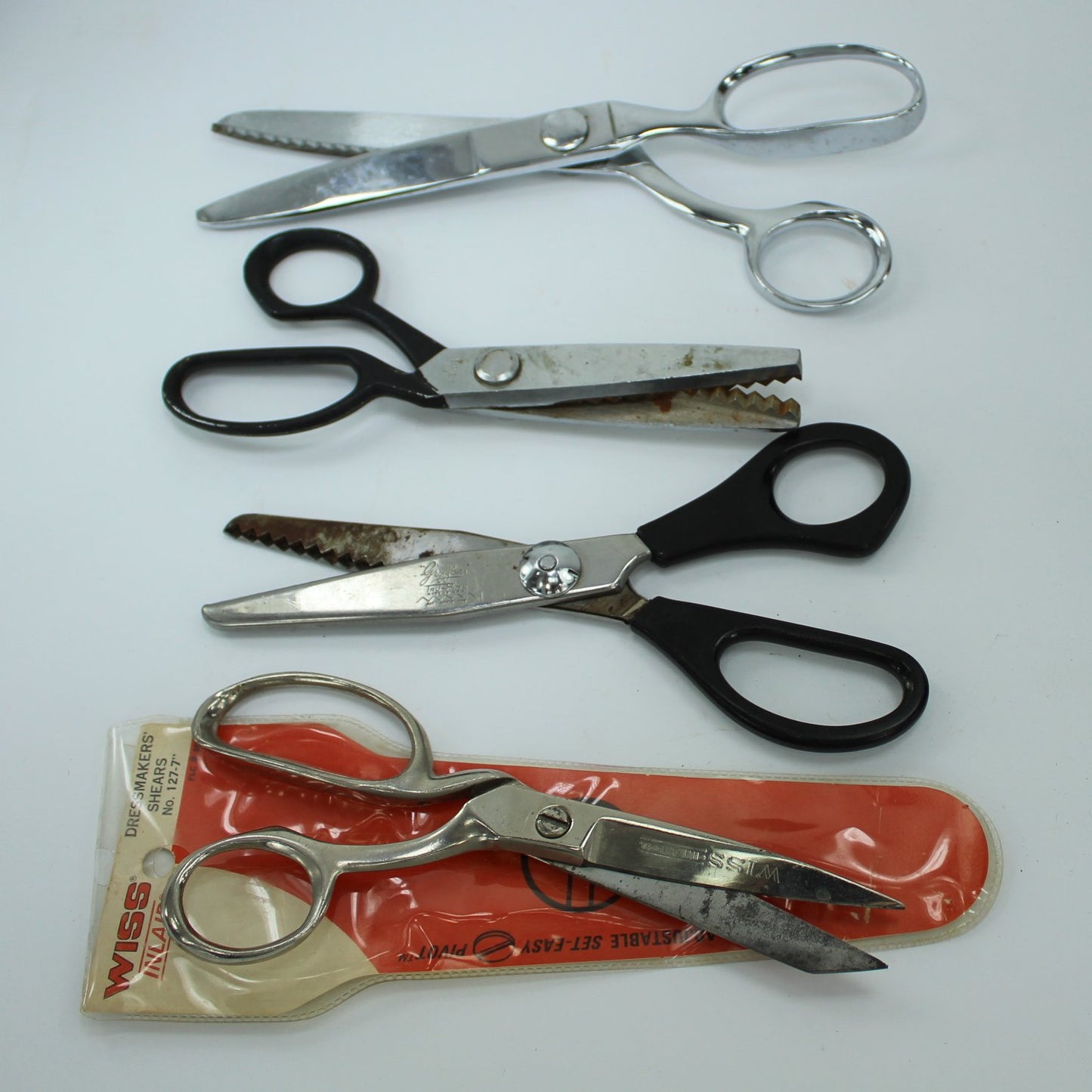 Collection Lot 25 Pairs Scissors Pinking Shears Buttonhole Scissors Embroidery Dressmaker Wiss Griffon Garland Clauss Erie Cut buttonhol adjustable