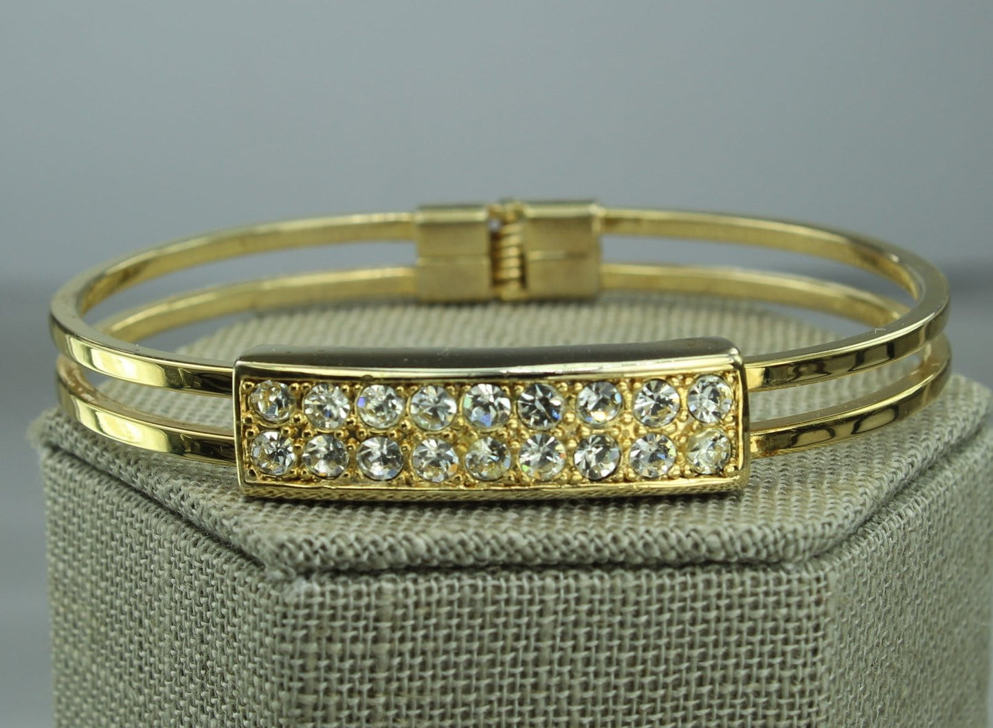 Brilliant Crystal Bracelet Double Oval Gold Tone Modern Design runway