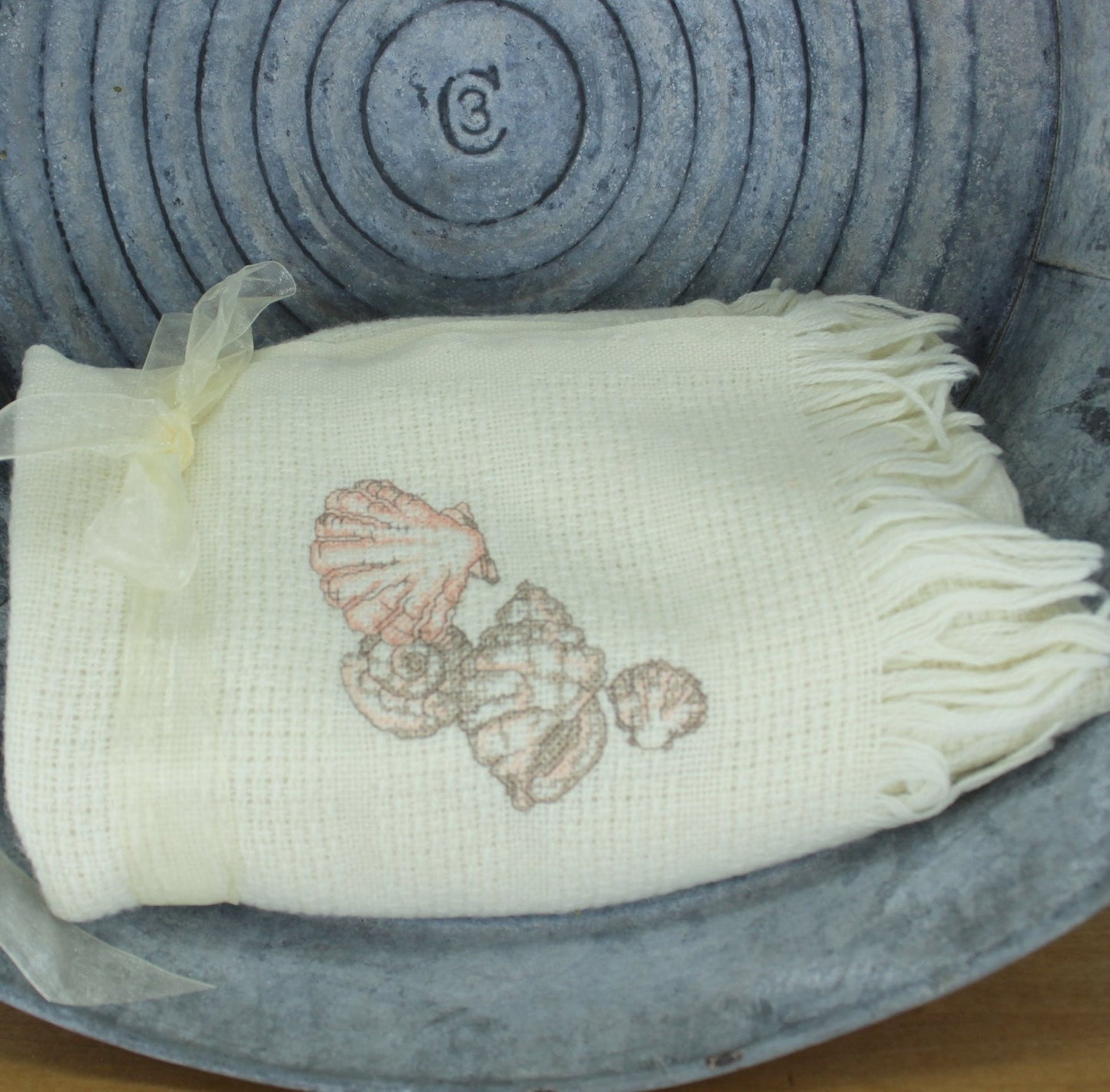 faribo ivory throw with shells design lovely colors excellent condition