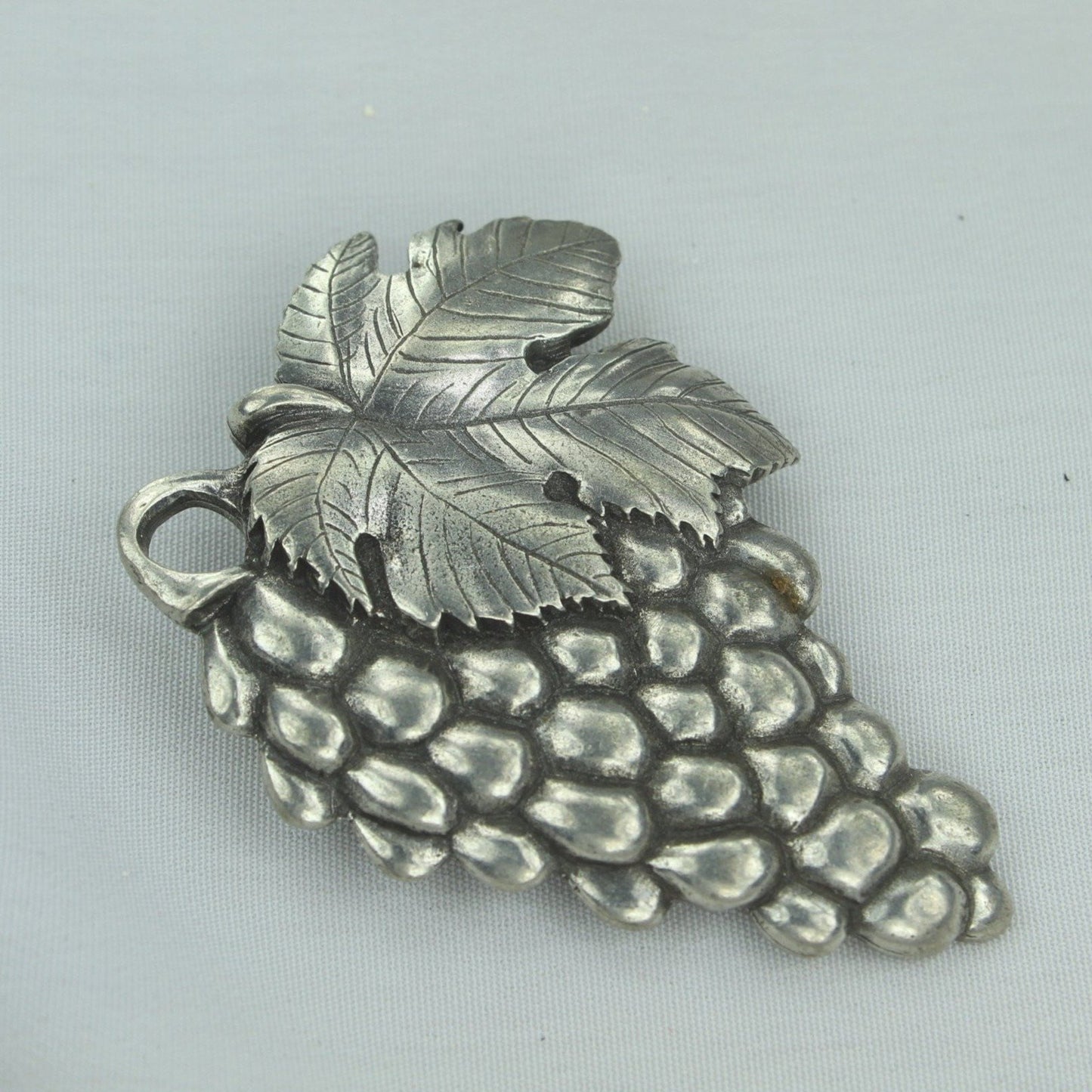 Vintage 1994 DANFORTH PEWTER Pin Pendant Grape Cluster Leaf excellent