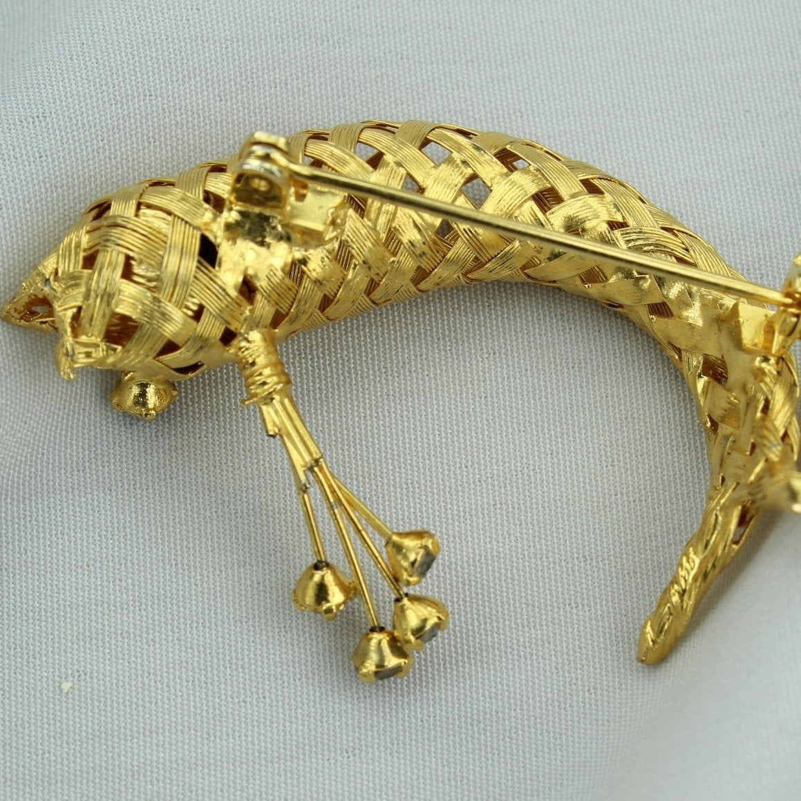Vintage Fish Pin Woven Gold Tone Rhinestone Eye Fin fine