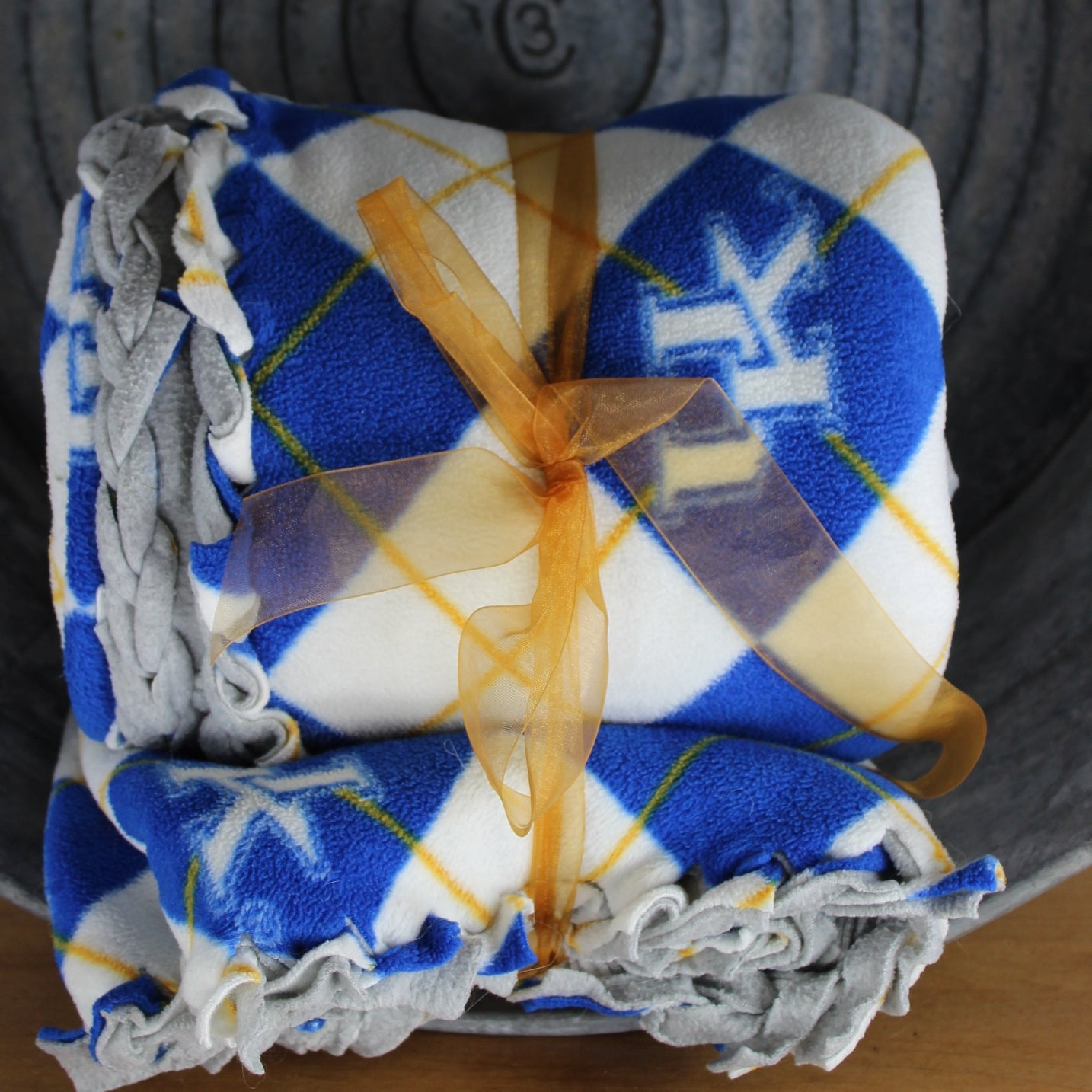 Hand Made Acrylic Blend Plush Throw Blanket "University of Kentucky" Wildcats 45" X 84"