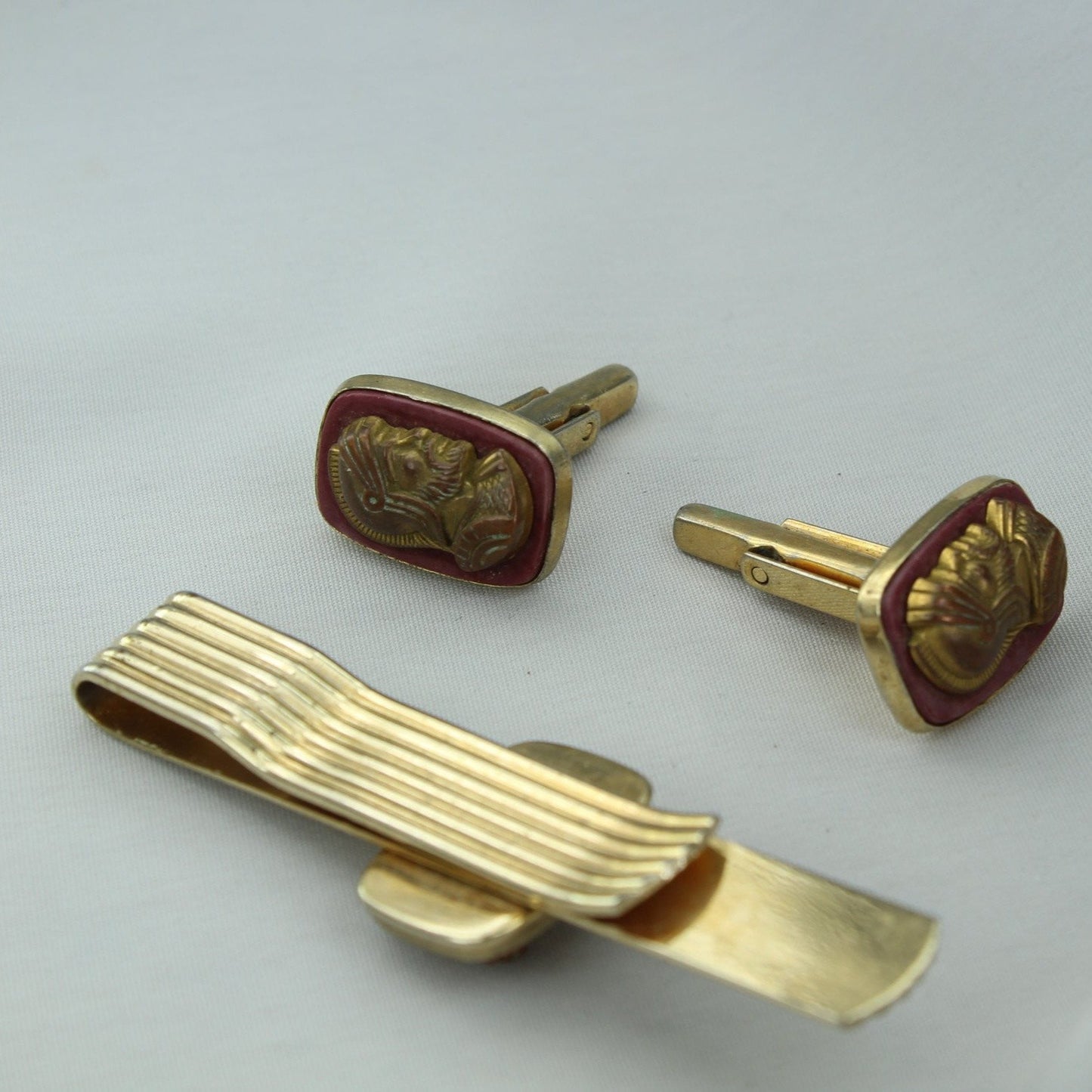 Vintage Tie Bar Cufflinks Set Goldtone Conquistadors 1950s mid century