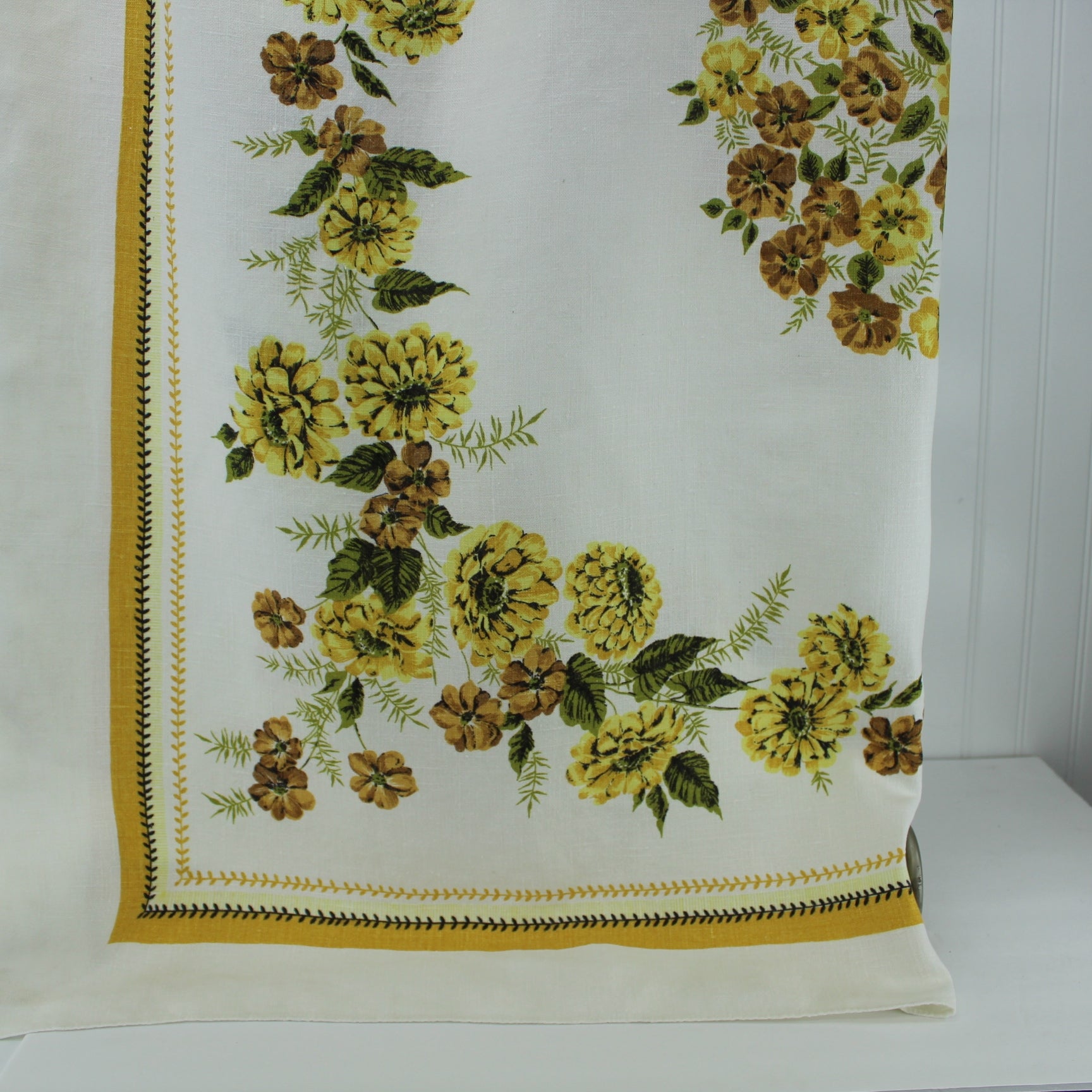 Mid Century Tablecloth White Linen Sunny Yellow Florals with Accent Borders unusual borders feather stitch pattern