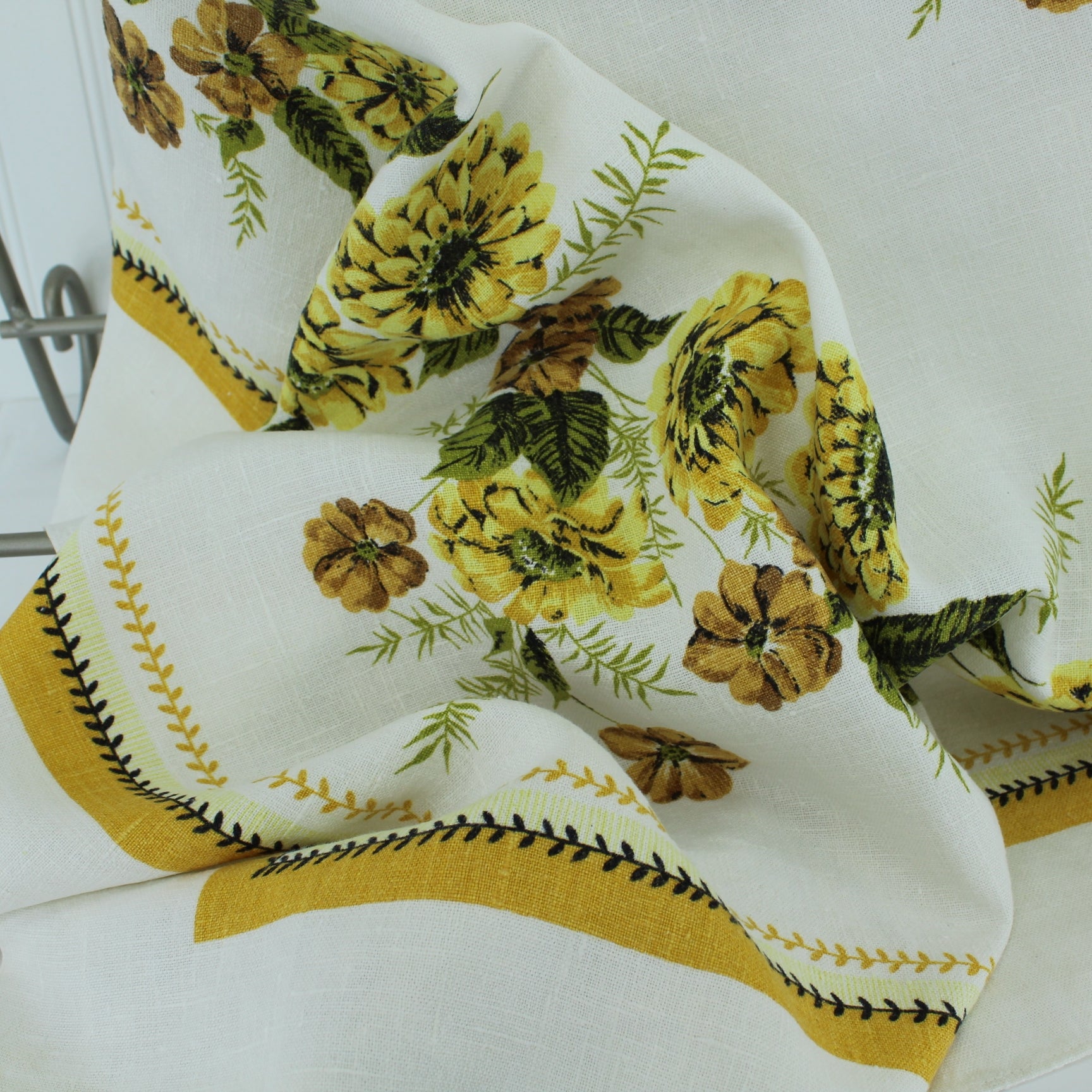 Mid Century Tablecloth White Linen Sunny Yellow Florals with Accent Borders center medallion cluster flowers