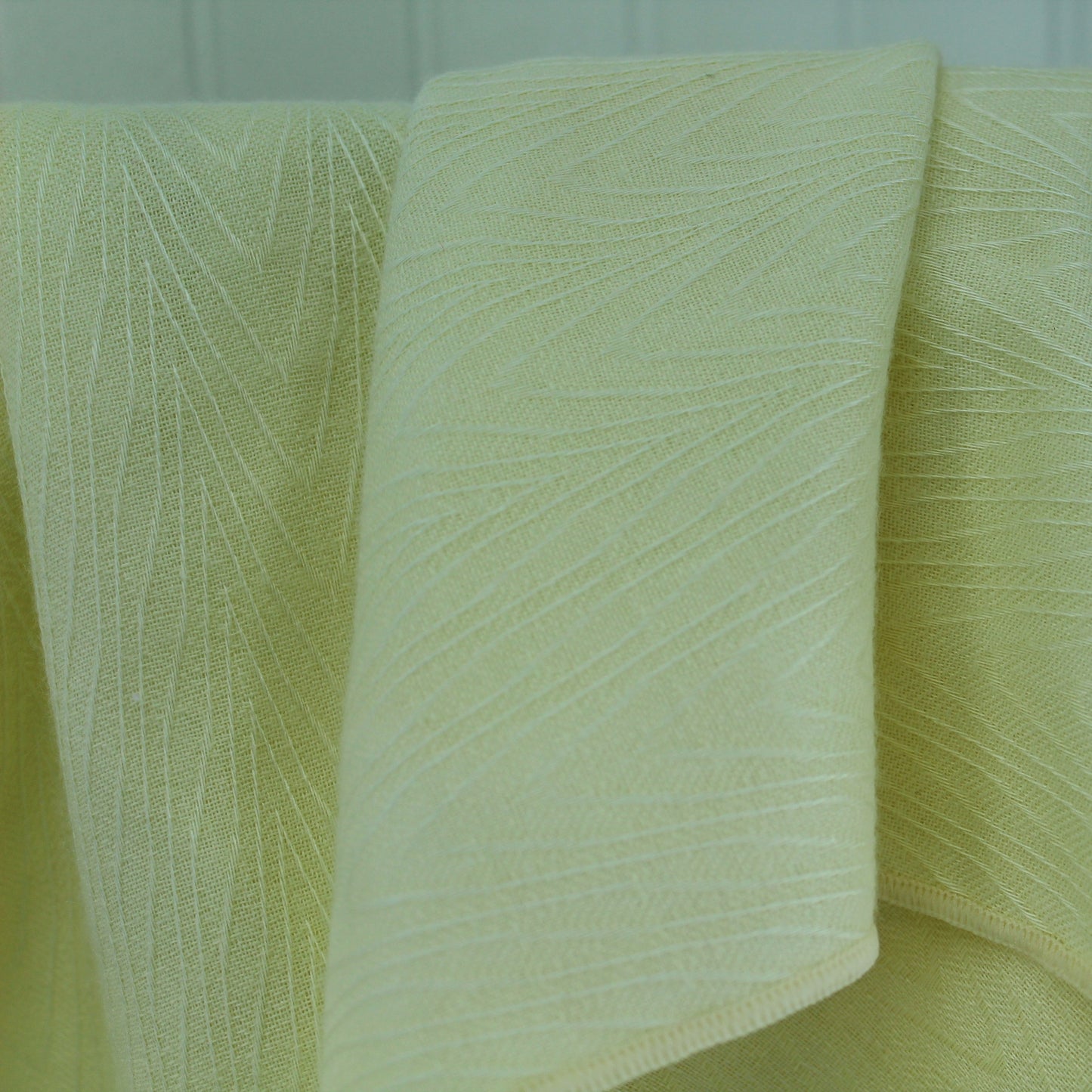 Large Oval Ivory Tablecloth Textured Polyester Blend EZ Care 50"X70" stitched edges