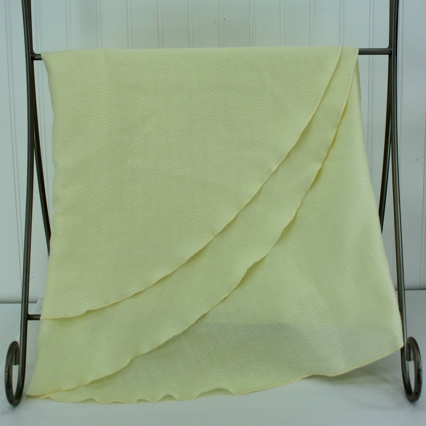 Large Oval Ivory Tablecloth Textured Polyester Blend EZ Care 50"X70"