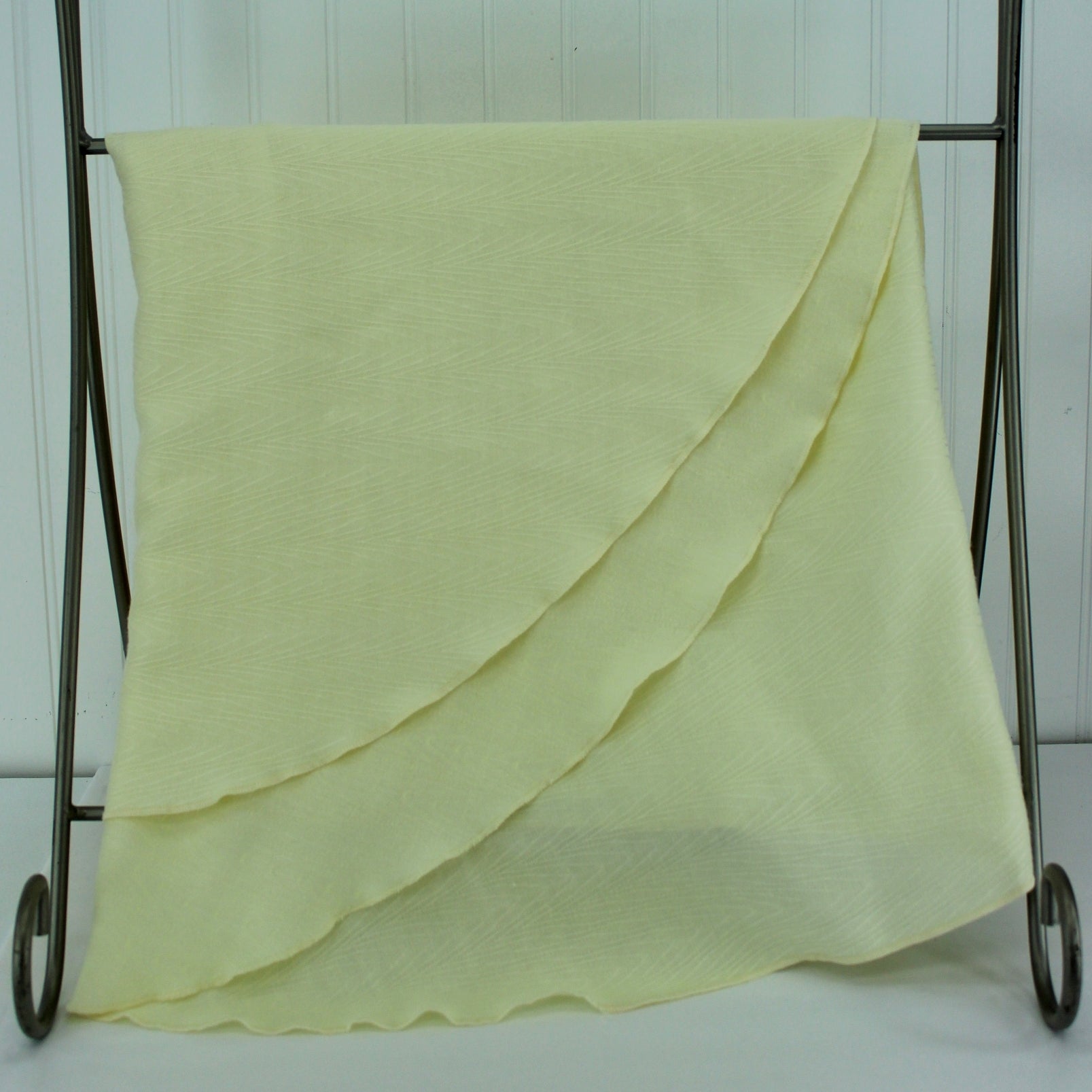 Large Oval Ivory Tablecloth Textured Polyester Blend EZ Care 50"X70"