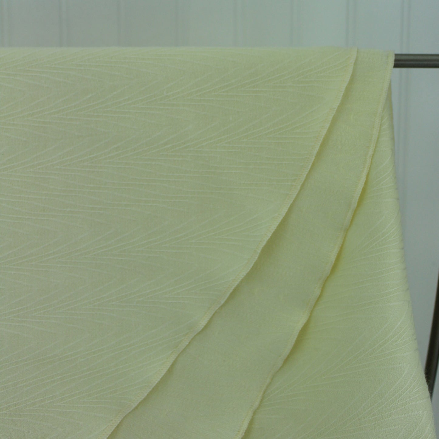 Large Oval Ivory Tablecloth Textured Polyester Blend EZ Care 50"X70" feather patten