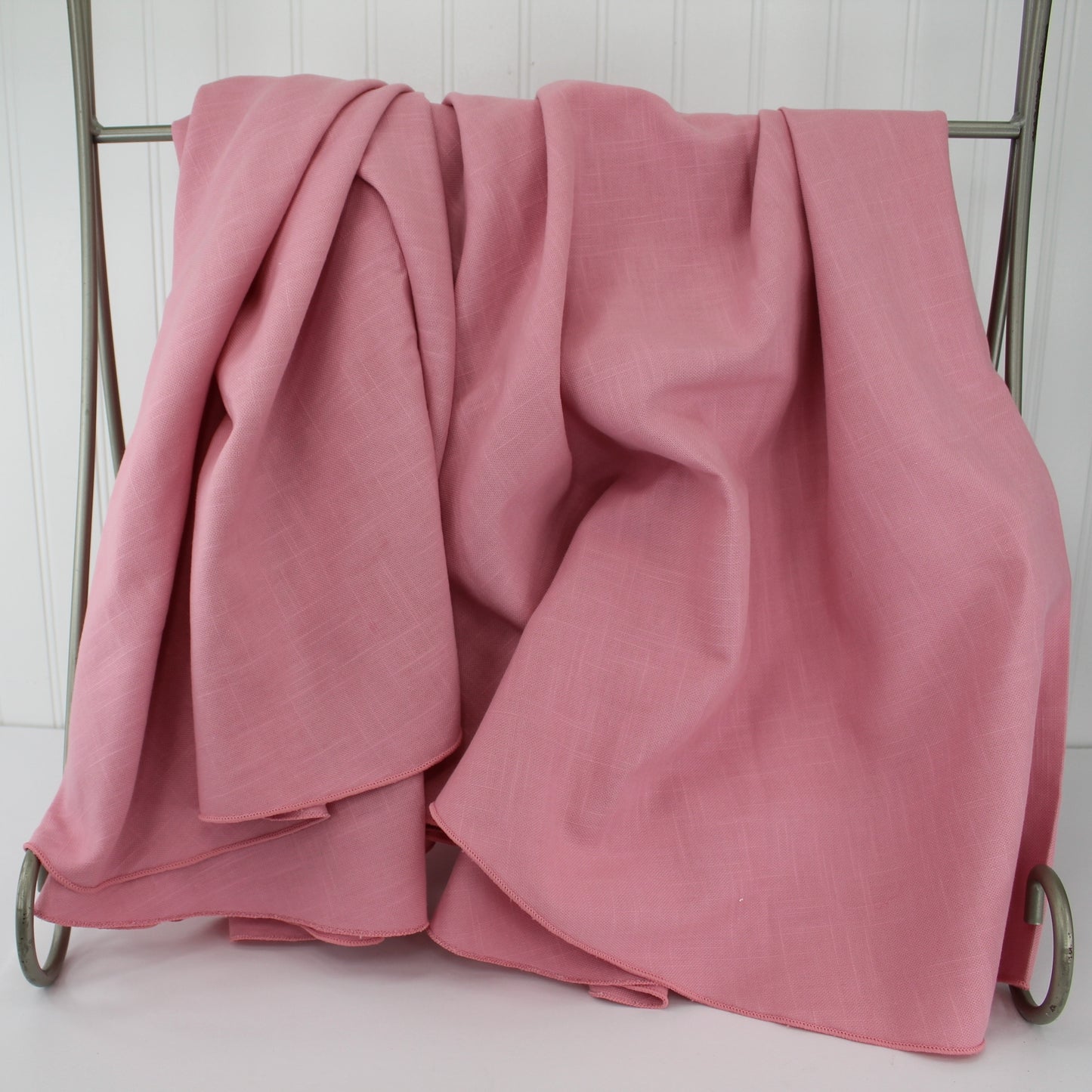 Round 70" Rose Pink Tablecloth Acrylic Poly Blend EZ Care very nice round cloth