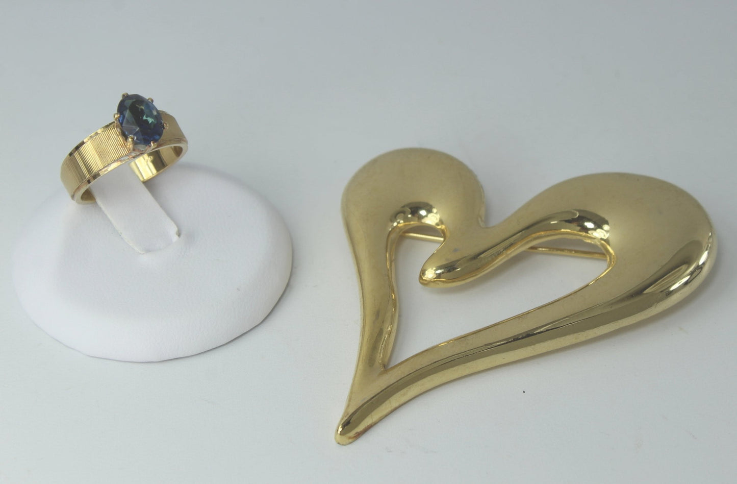 Vintage Premier Designs Lot 2 Items Ring Blue Large Stone Mod Heart Pin