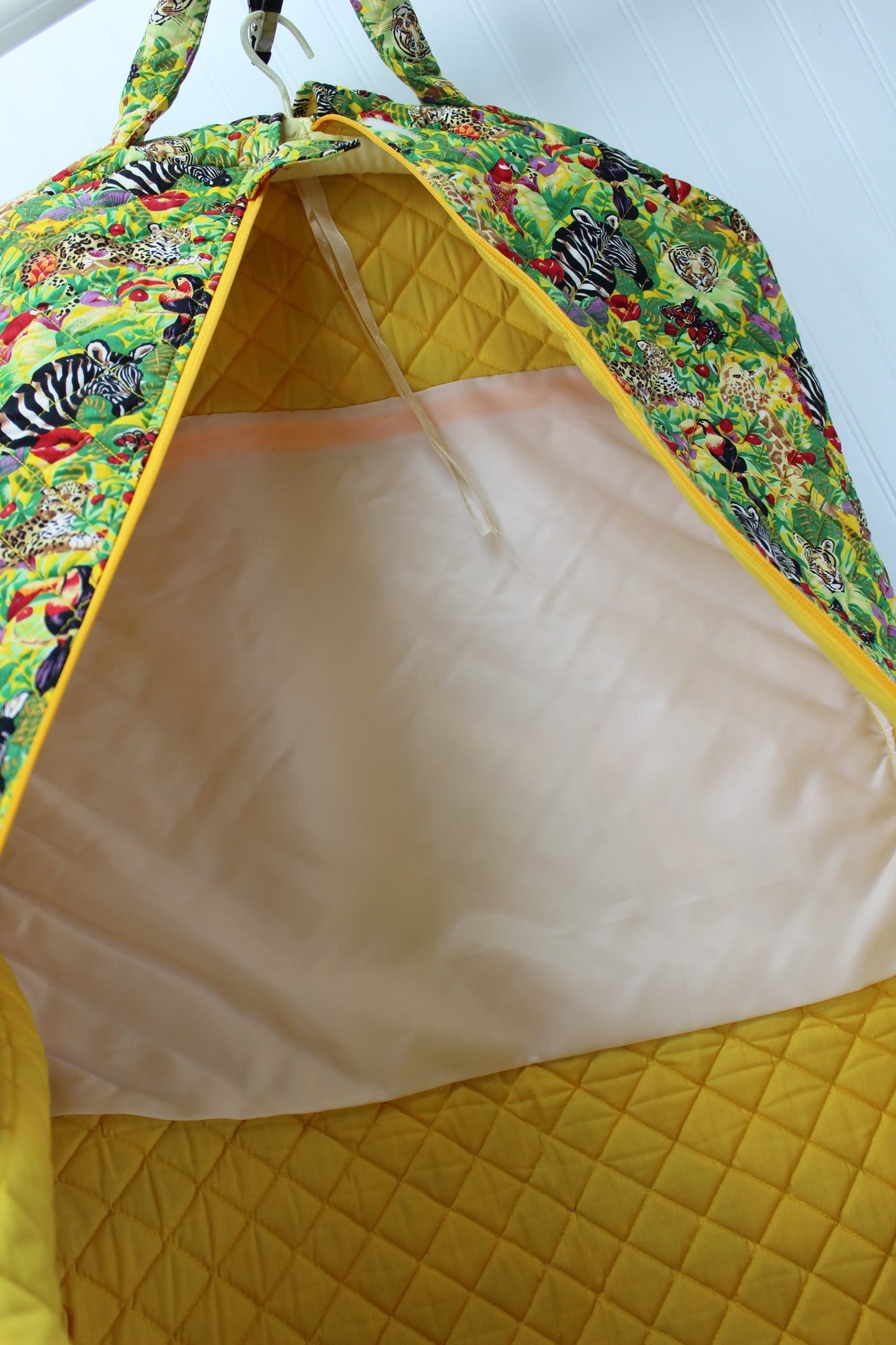 Unbranded Jungle Scene Fabric Garment Carrier Hanging Overnighter - Zebra Toucan vera style