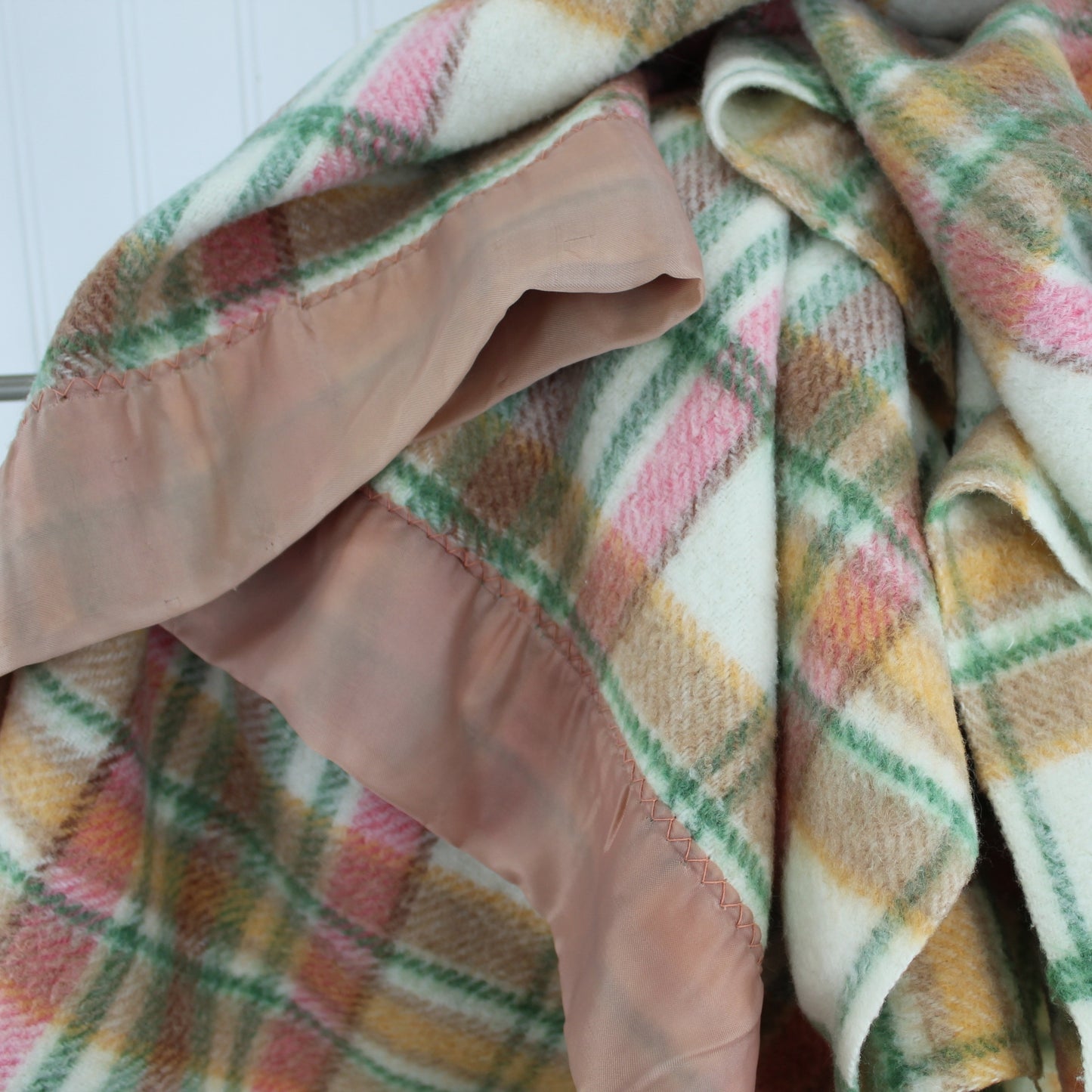 Unusual Acrylic Plaid Blanket Green White Pastels 76" X 86" all season blanket