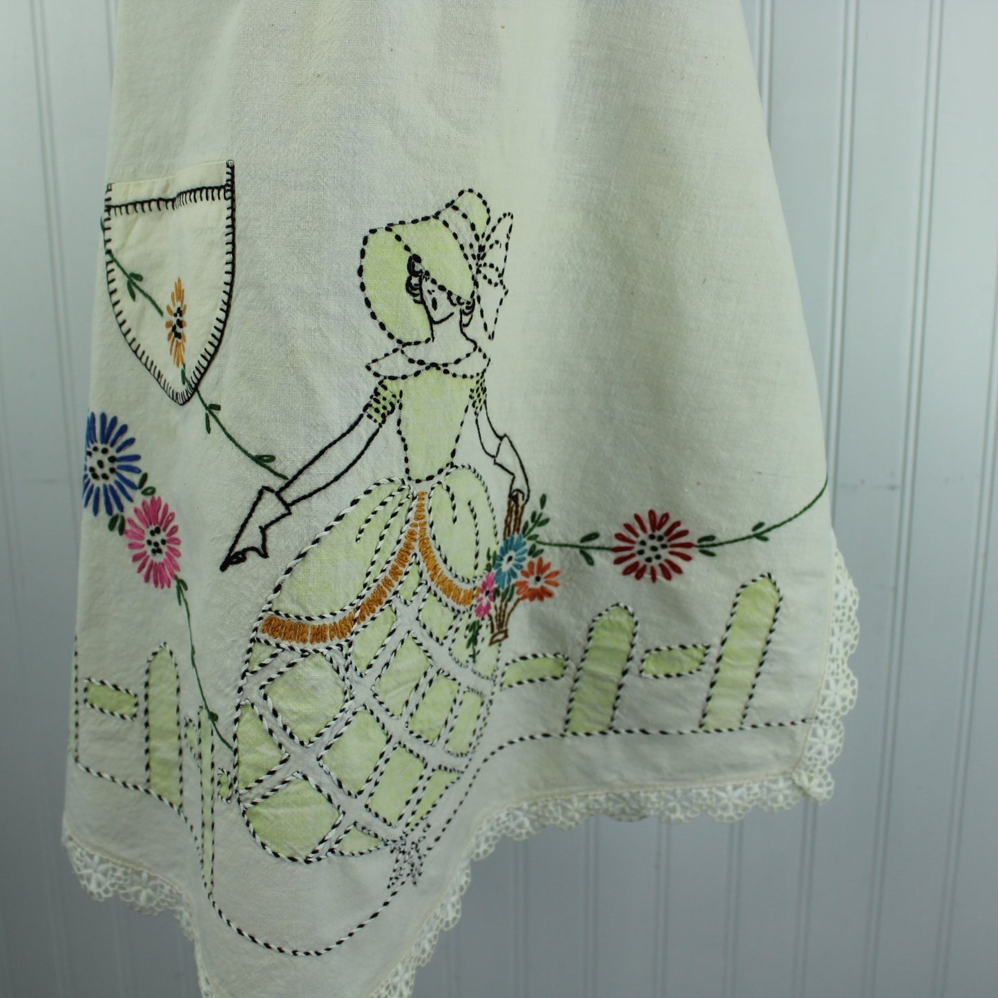 Full Kitchen Apron 1940s Sunbonnet Sue Embroidered Painted Flowers Picket Fence southern belle lady
