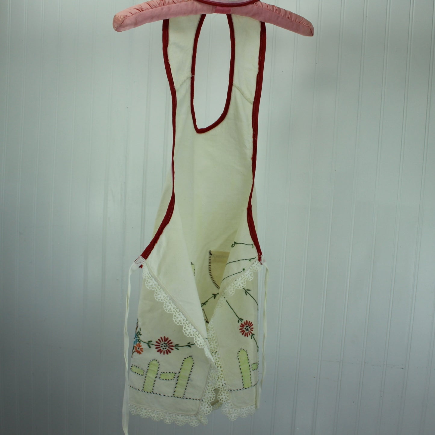 Full Kitchen Apron 1940s Sunbonnet Sue Embroidered Painted Flowers Picket Fence back view