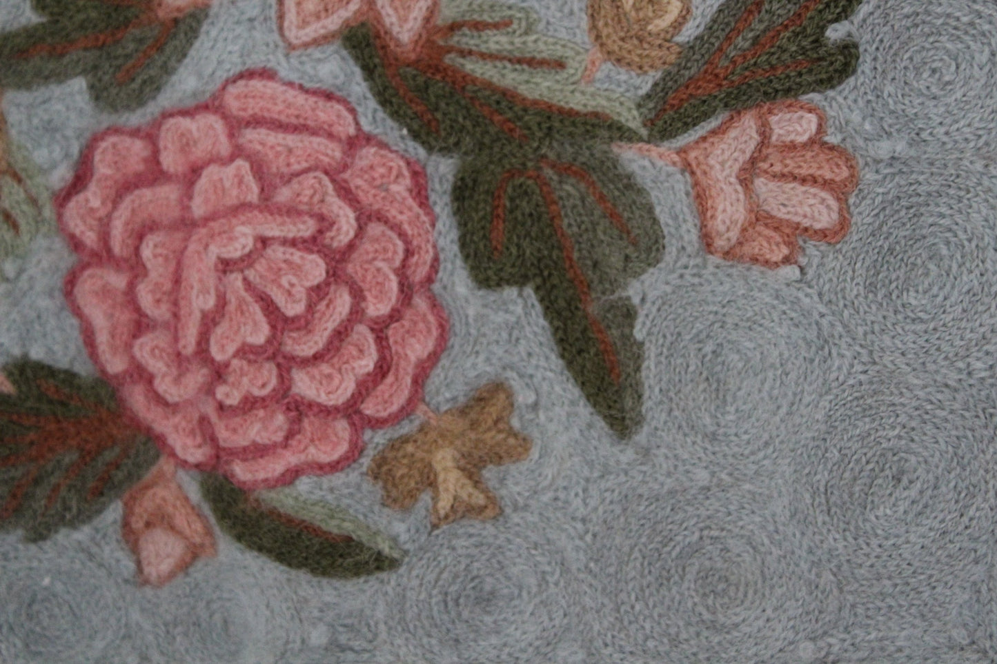 Pastel Floral Rug Large 47" X 68" Crewel Chainstitch Embroidered luscious design