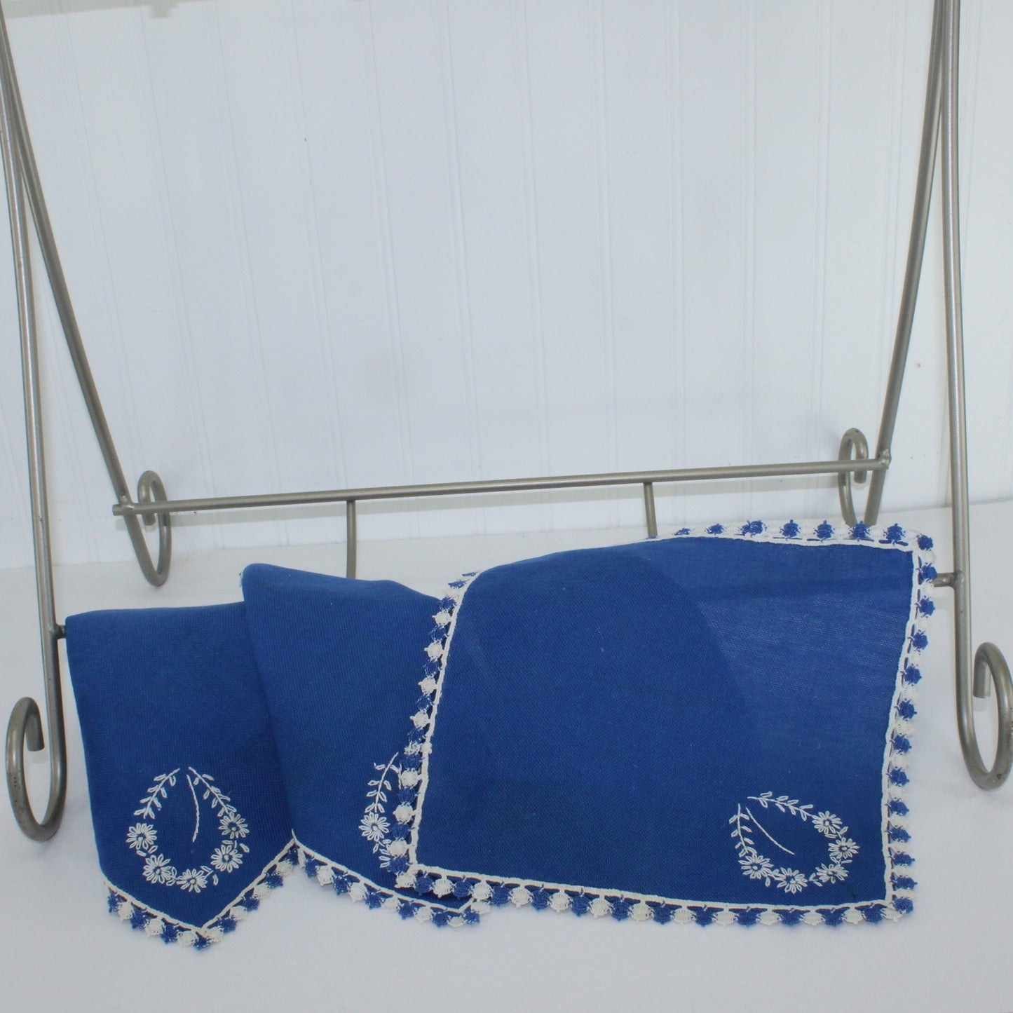 Set 4 Small Serving Mats Tea Dessert Embroidered Hand Made Edging Mid Century well crafted