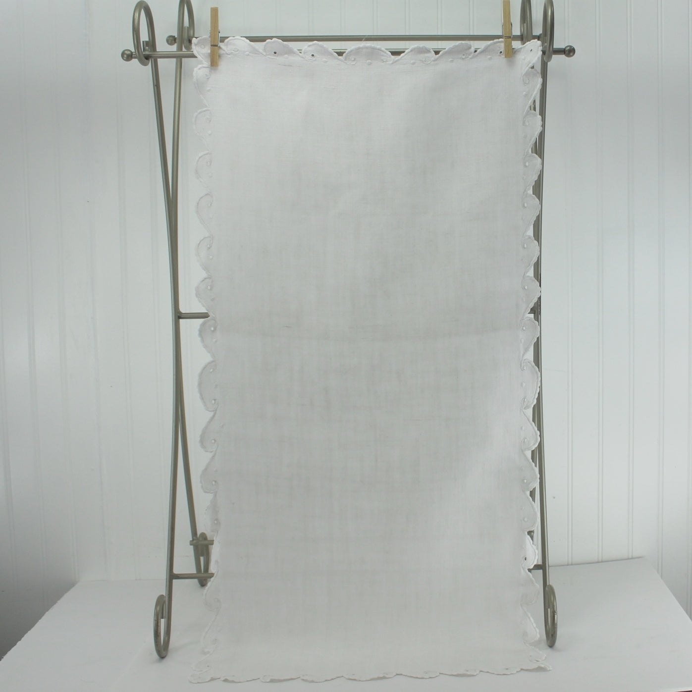 Heavy Linen Table Runner Cut Work Embroidered Edge Excellent Quality