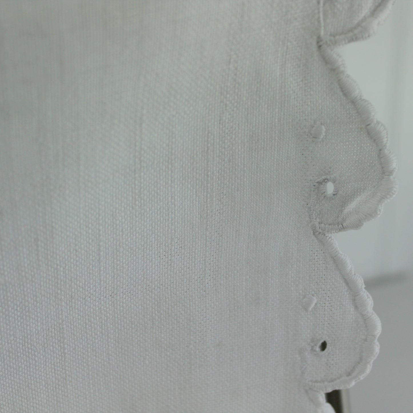Heavy Linen Table Runner Cut Work Embroidered Edge Excellent Quality