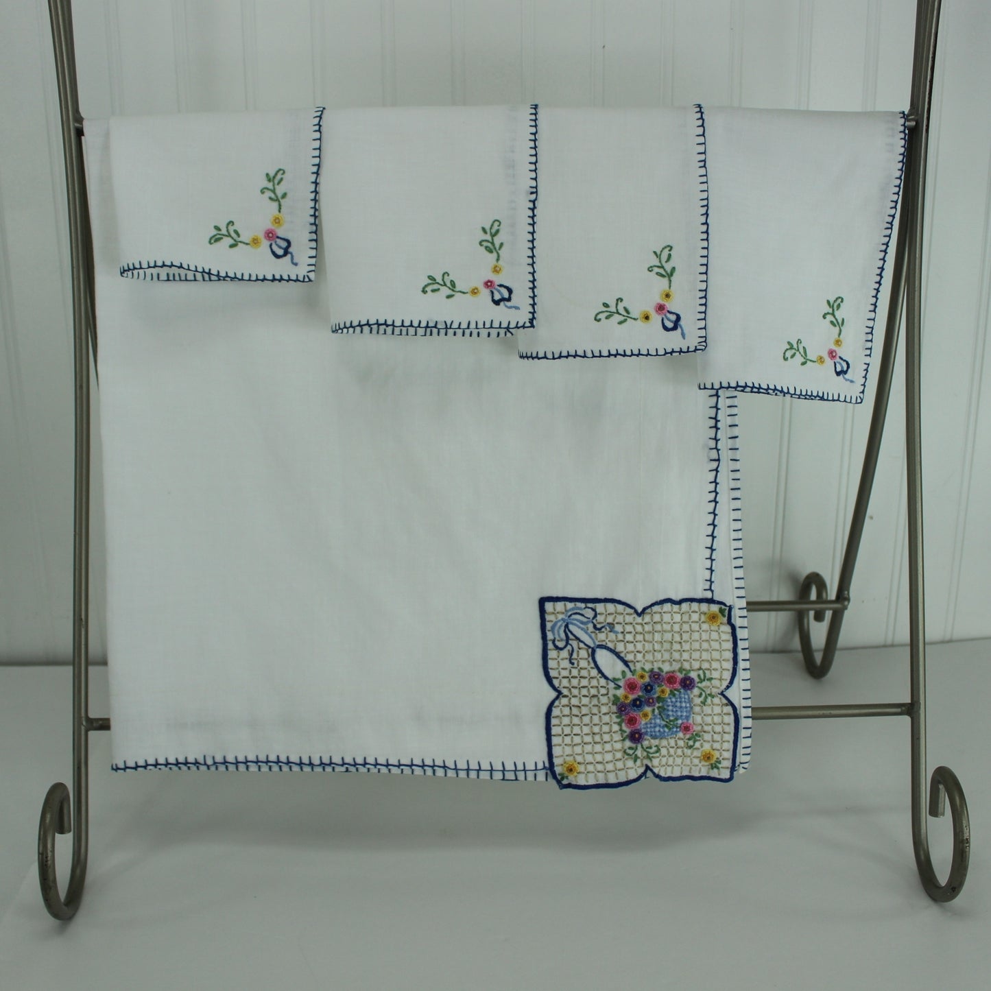 Small Tablecloth 4 Napkins Beautifully Embroidered Unique Flower Basket Corner
