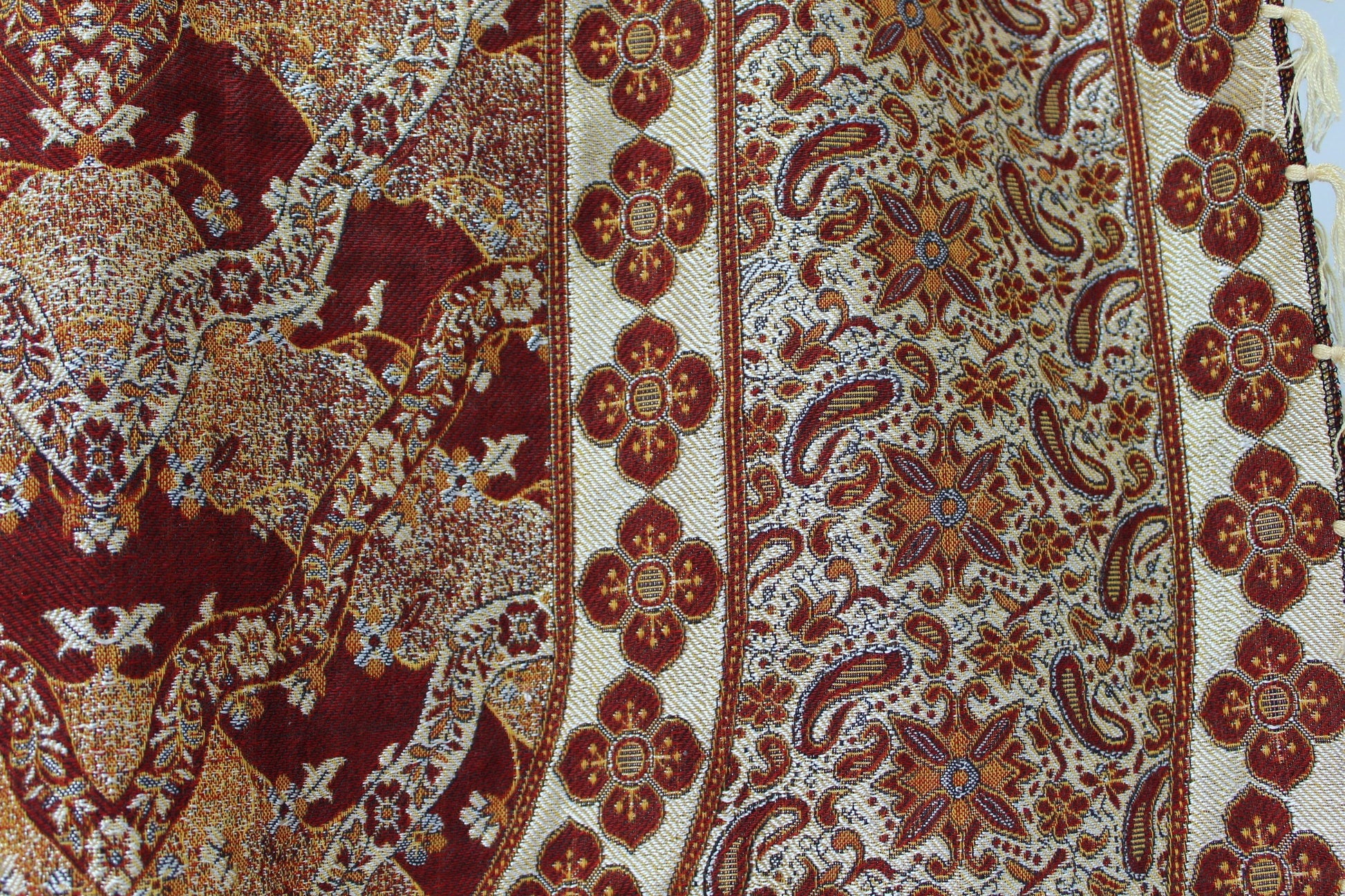 Jacquard Fringed Table Runner 4 Place Mats - Sienna Rust Ivory Paisley Ovals - Estate lovely fabric