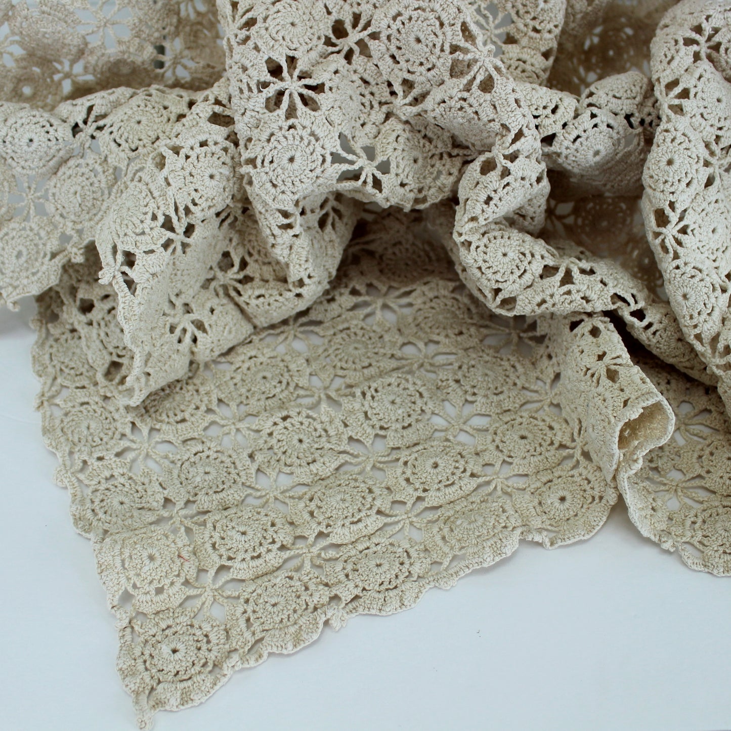 Cotton Fine Pattern Tablecloth Decor Item Heavy Well Crafted 36" Square substantial weight decor item