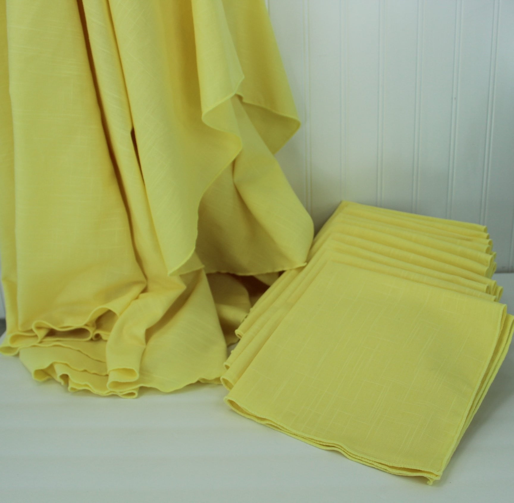 Large Oval EZ Care Tablecloth -10 Napkins - Blend No Iron Fabric