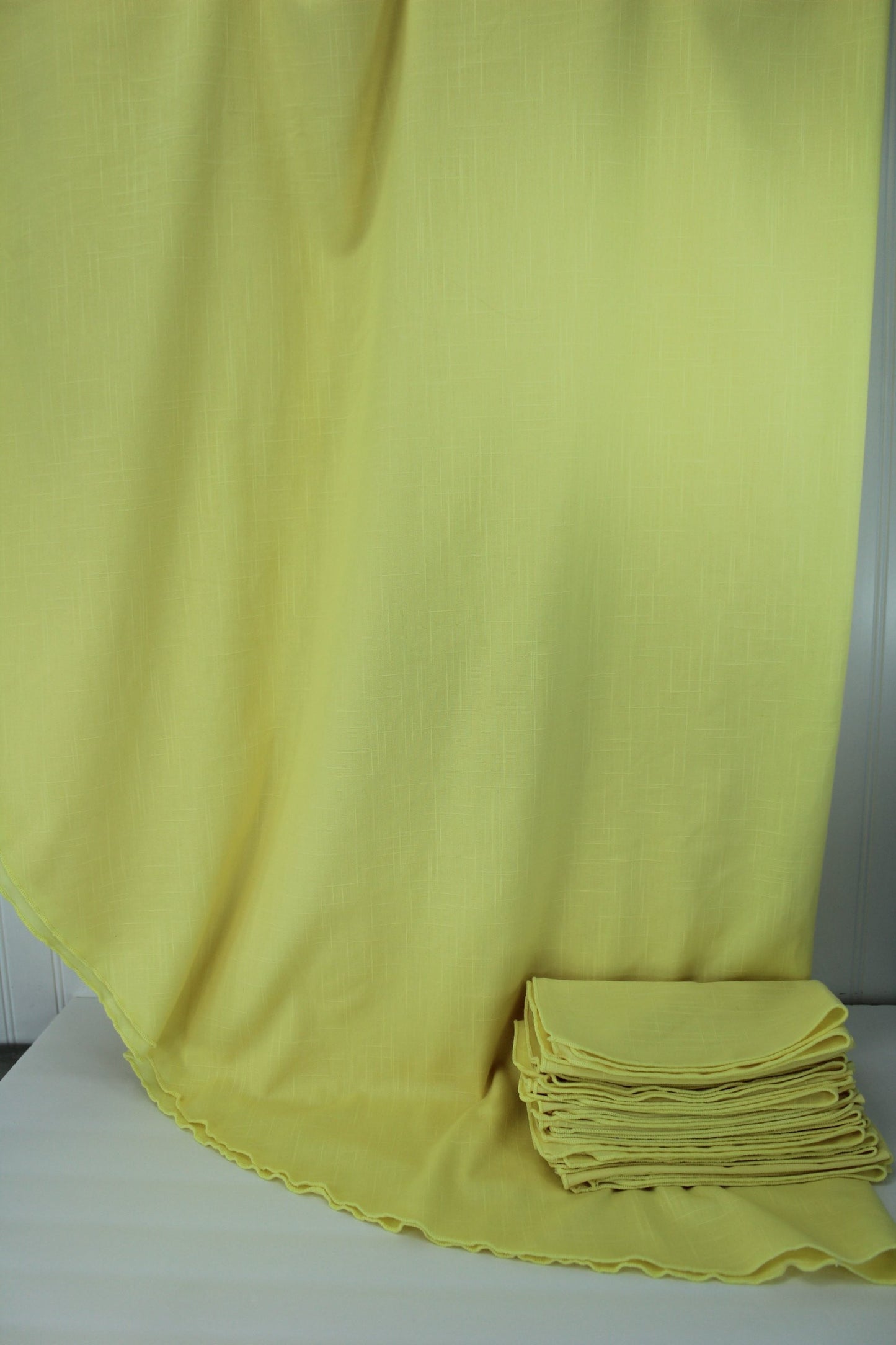 Large Oval EZ Care Tablecloth -10 Napkins - Blend No Iron Fabric lemon yellow bright cheerful