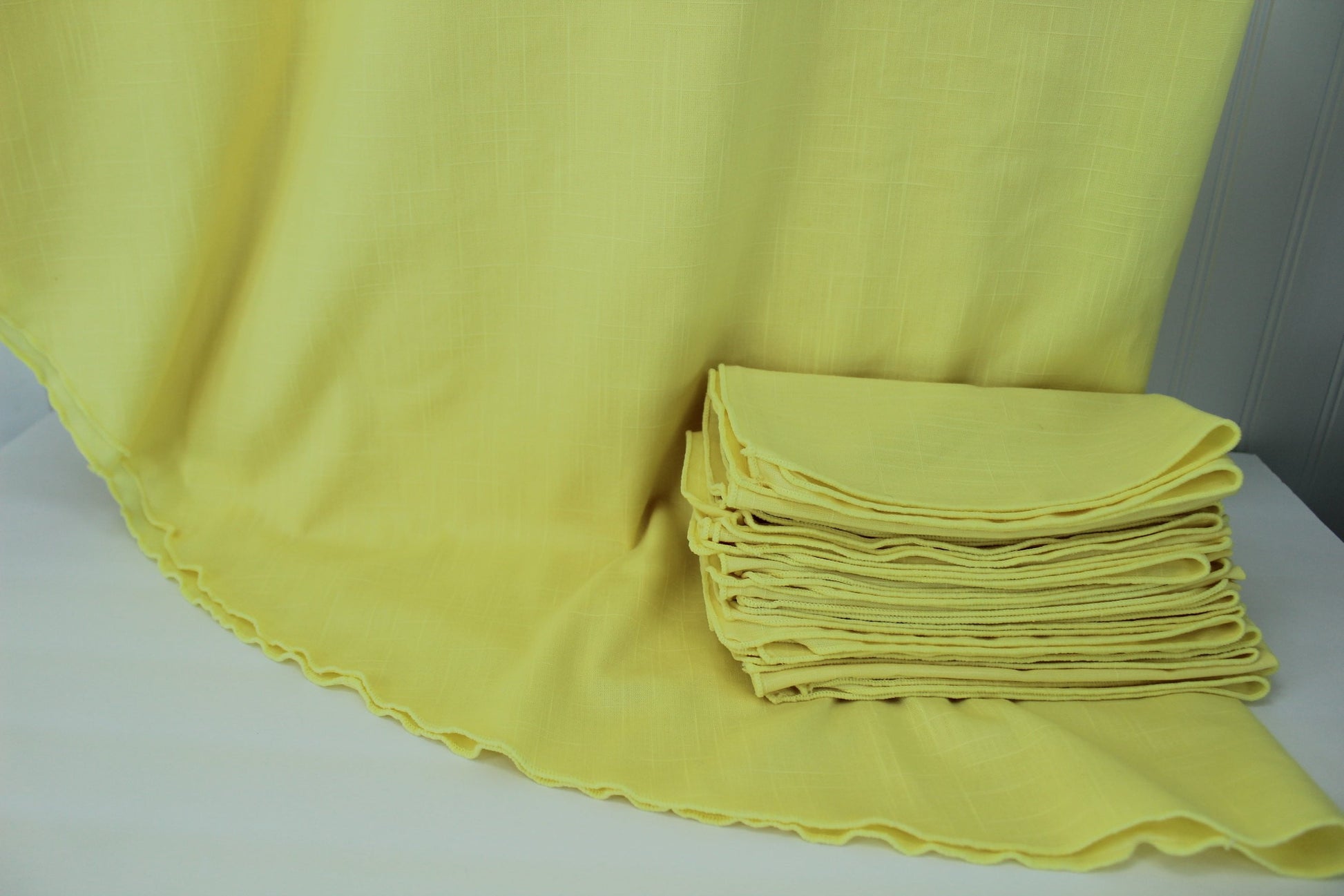 Large Oval EZ Care Tablecloth -10 Napkins - Blend No Iron Fabric all edges machine stitched