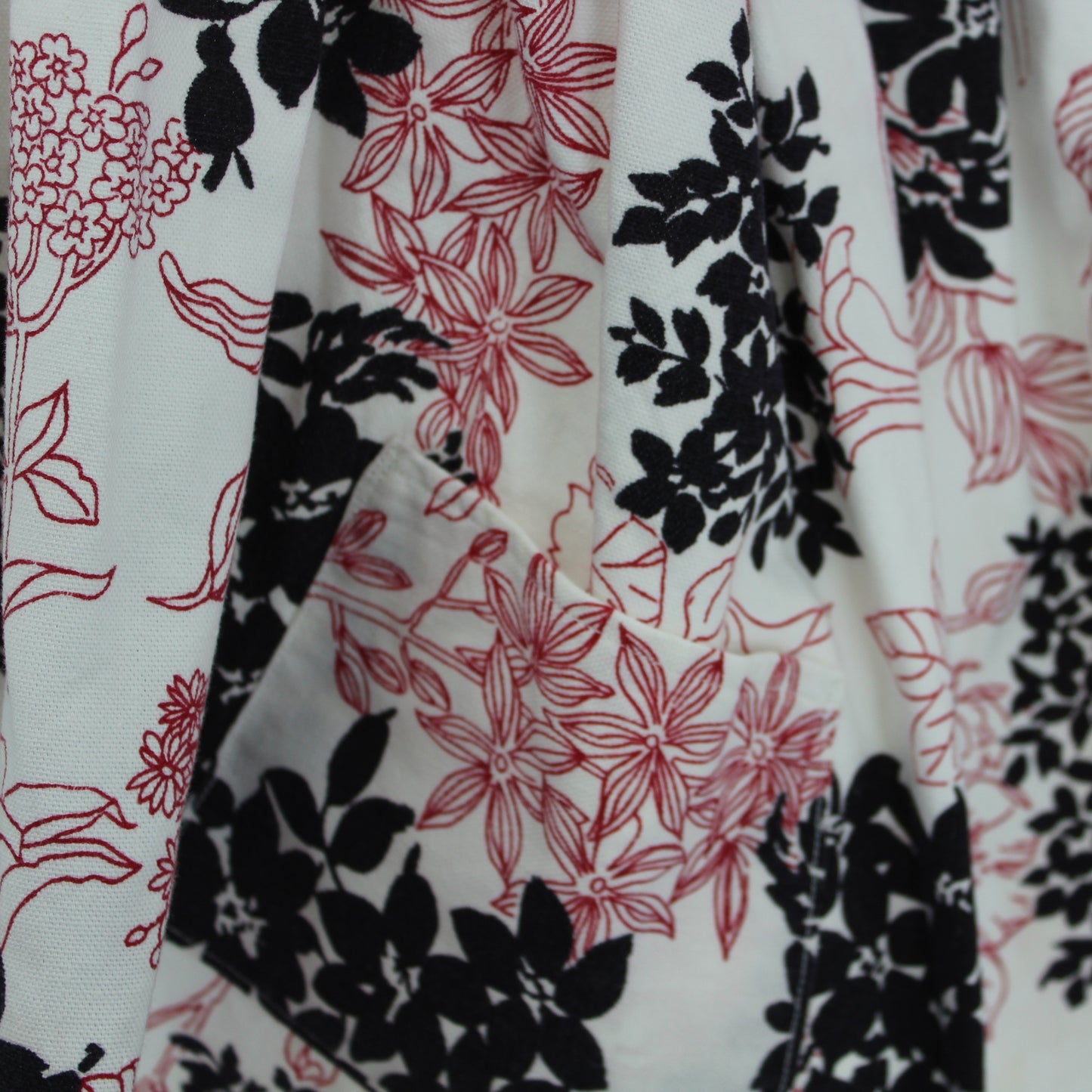 Large Half Apron Heavy Cotton Black Red Print large with pocket