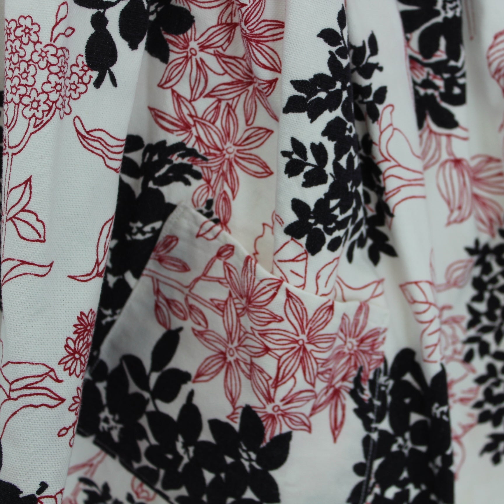 Large Half Apron Heavy Cotton Black Red Print large with pocket