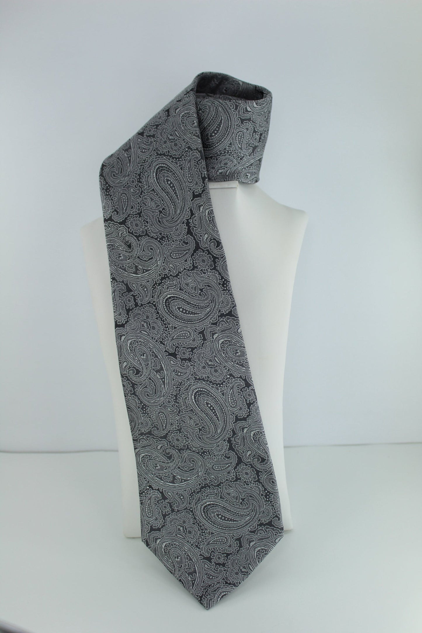 Tasso Elba Elegant Silk Tie - Silver and Black Classic Paisley for the most fastidious of tie wearers