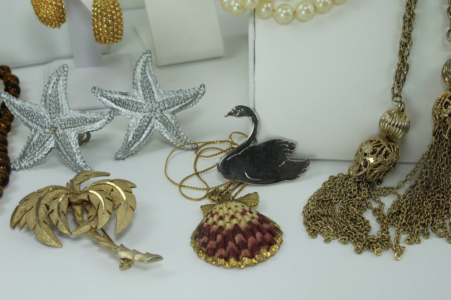 Exceptional Jewelry Lot 20 Pieces Unmarked Good Variety Earrings Necklaces Pins shell