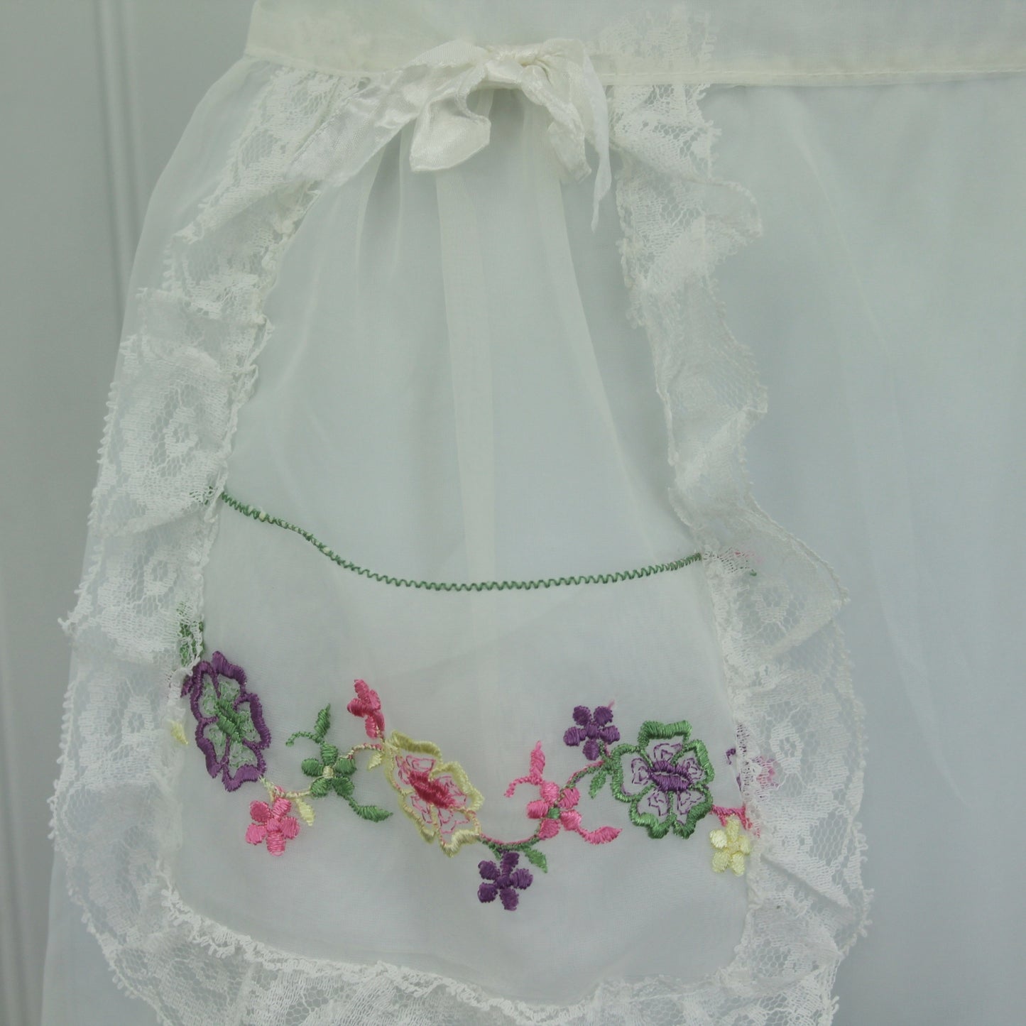 Fetching White Nylon Half Apron Embroidered Flower Pocket Mid Century wide lace and satin bow