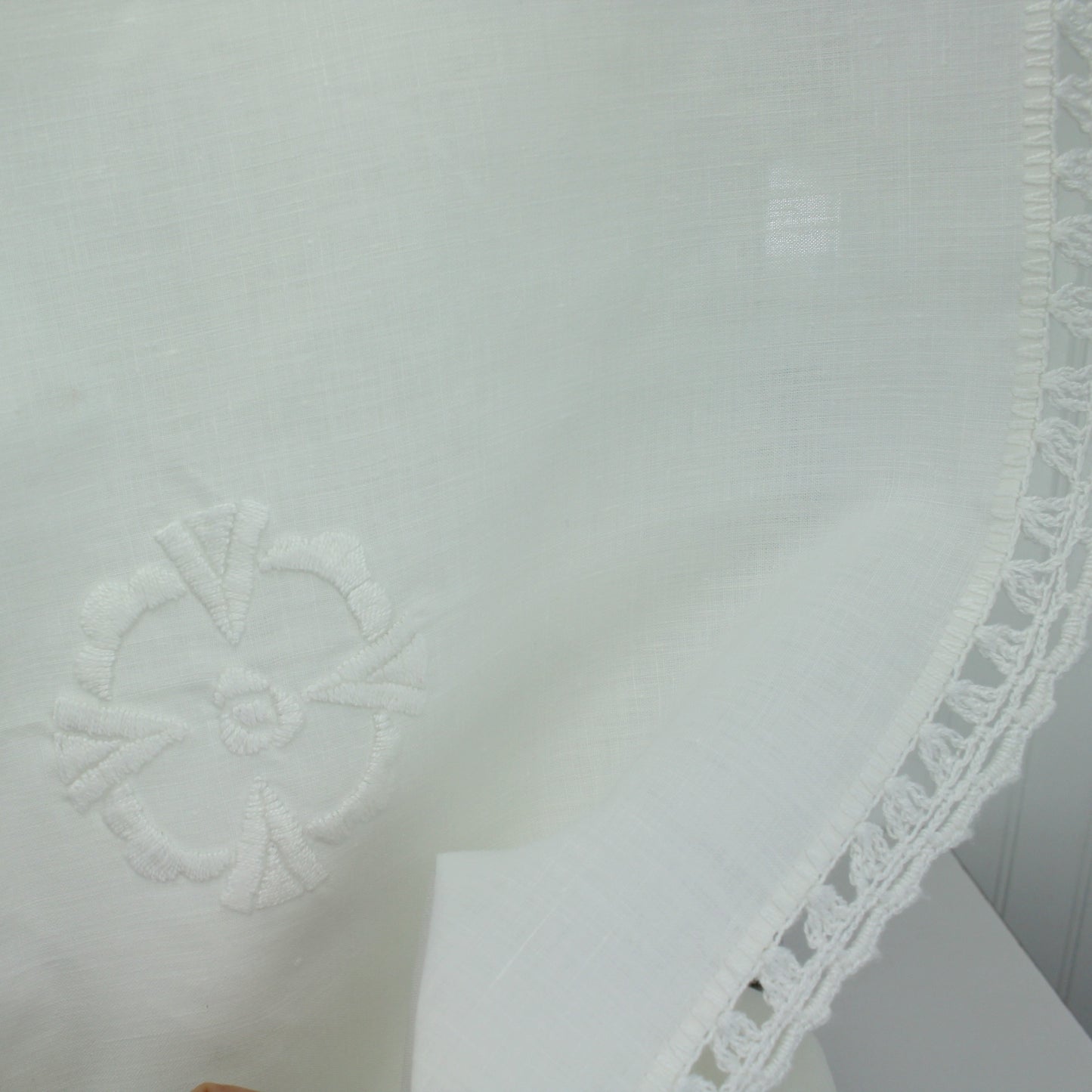 Elegant White Linen Tablecloth Unusual Embroidery Crochet Edging 57" X 47 1/2" upclose embroidery pattern