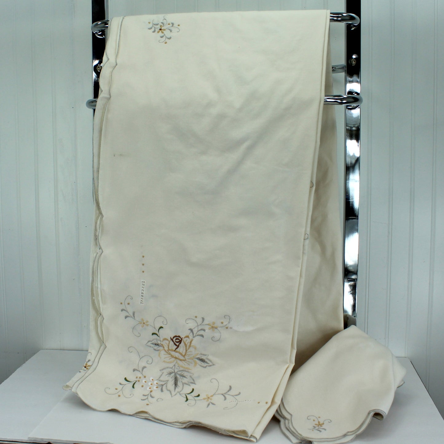 Huge Bone Cotton Tablecloth 10 Napkins Grey Caramel Embroidered 10 Napkins 65" X 132" scalloped grey edges