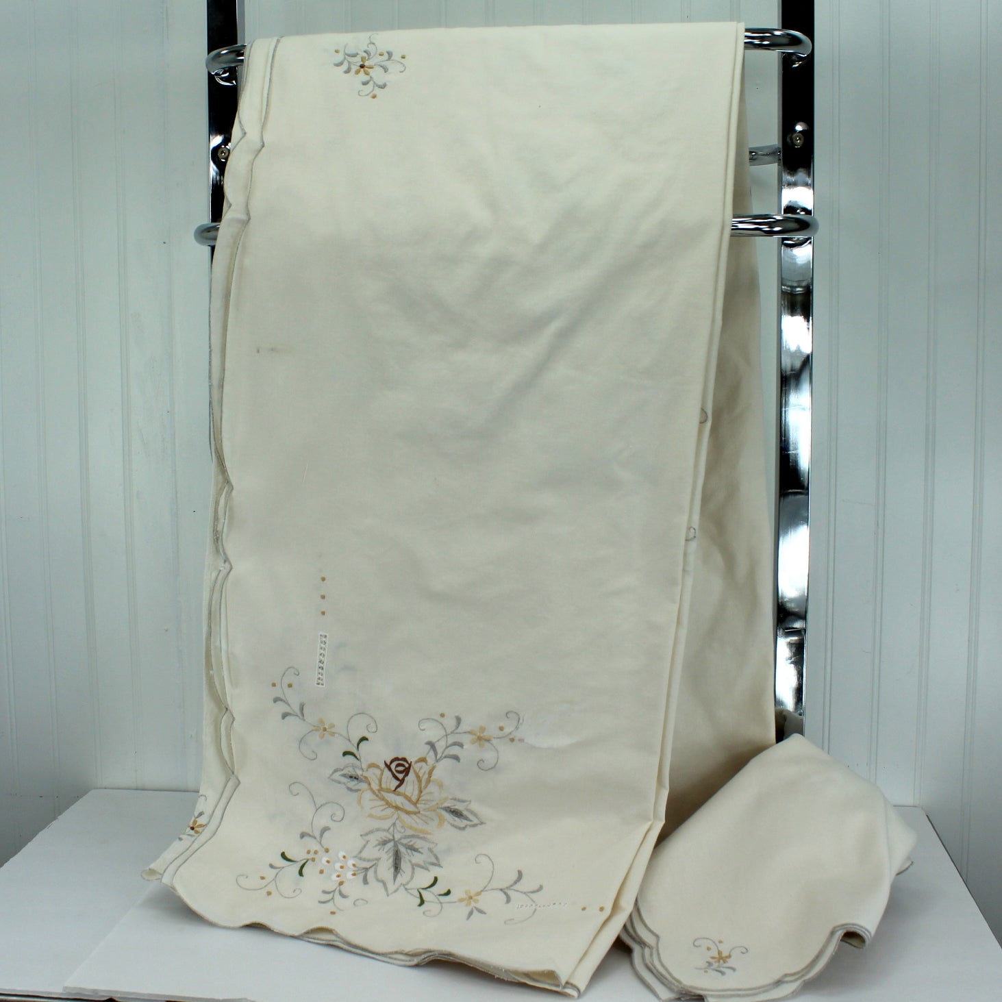 Huge Bone Cotton Tablecloth 10 Napkins Grey Caramel Embroidered 10 Napkins 65" X 132" scalloped grey edges