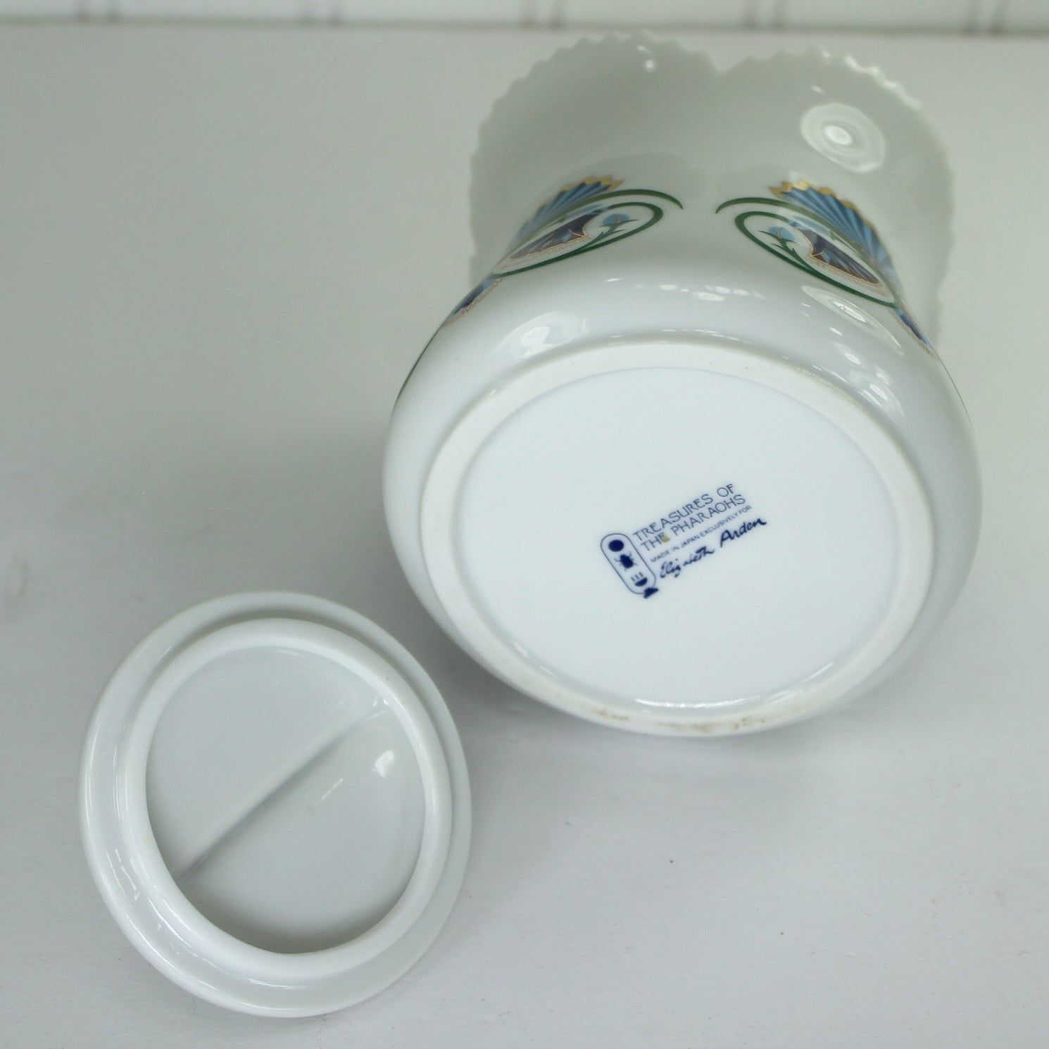 Eliz Arden 1982 Treasures of Pharaohs Eliz Arden Lidded Jar Egyptian Design bottom view