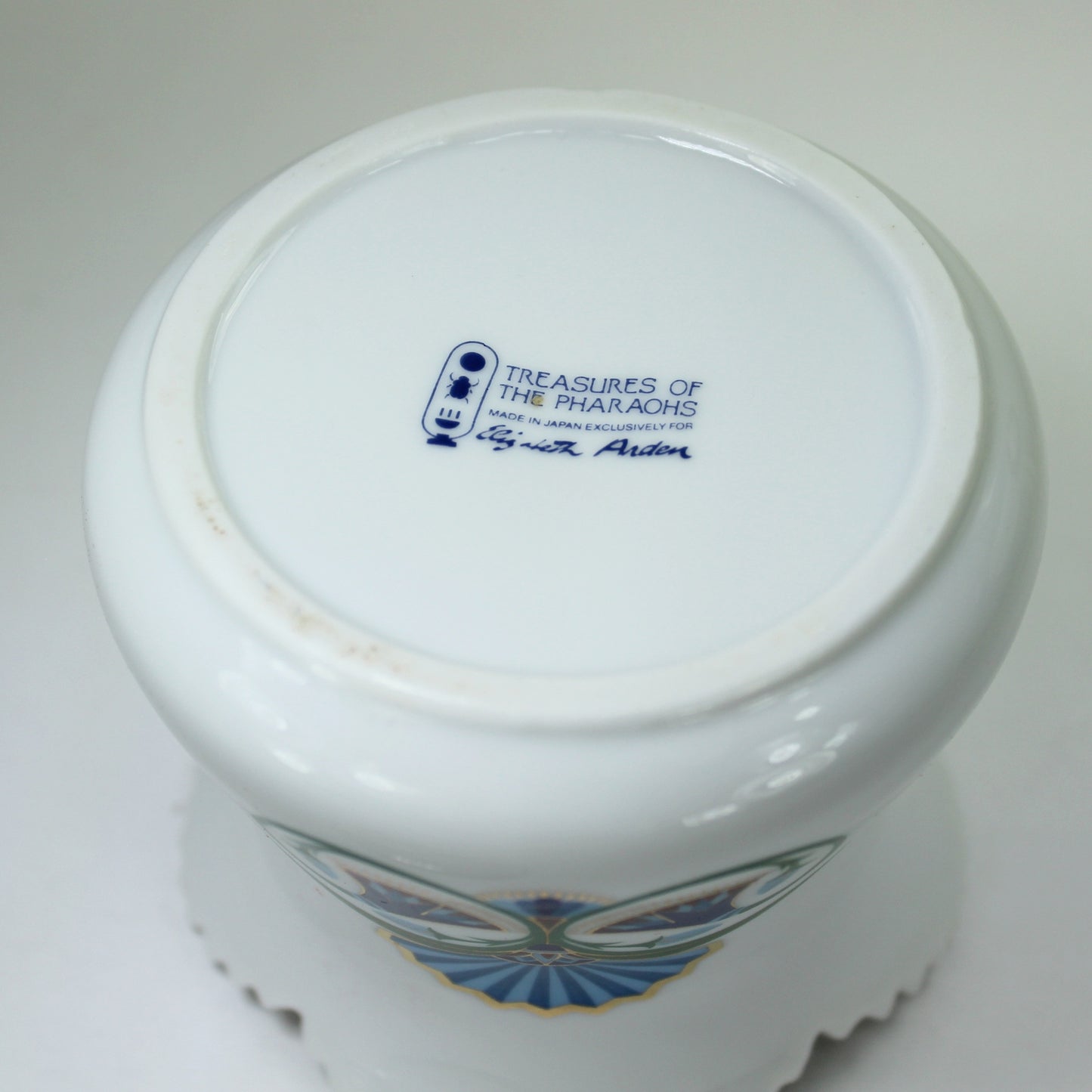 Eliz Arden 1982 Treasures of Pharaohs Eliz Arden Lidded Jar Egyptian Design stamped on bottom
