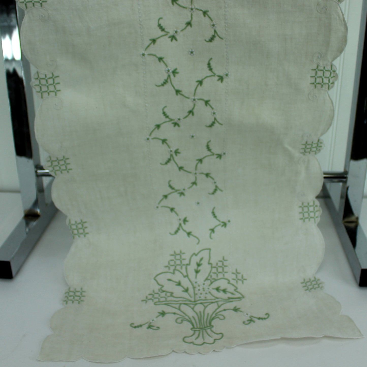 Lunch for 12 Natural Linen Table Runner 12 Place Mats Green Exquisite Embroidery closeup runner embroidery