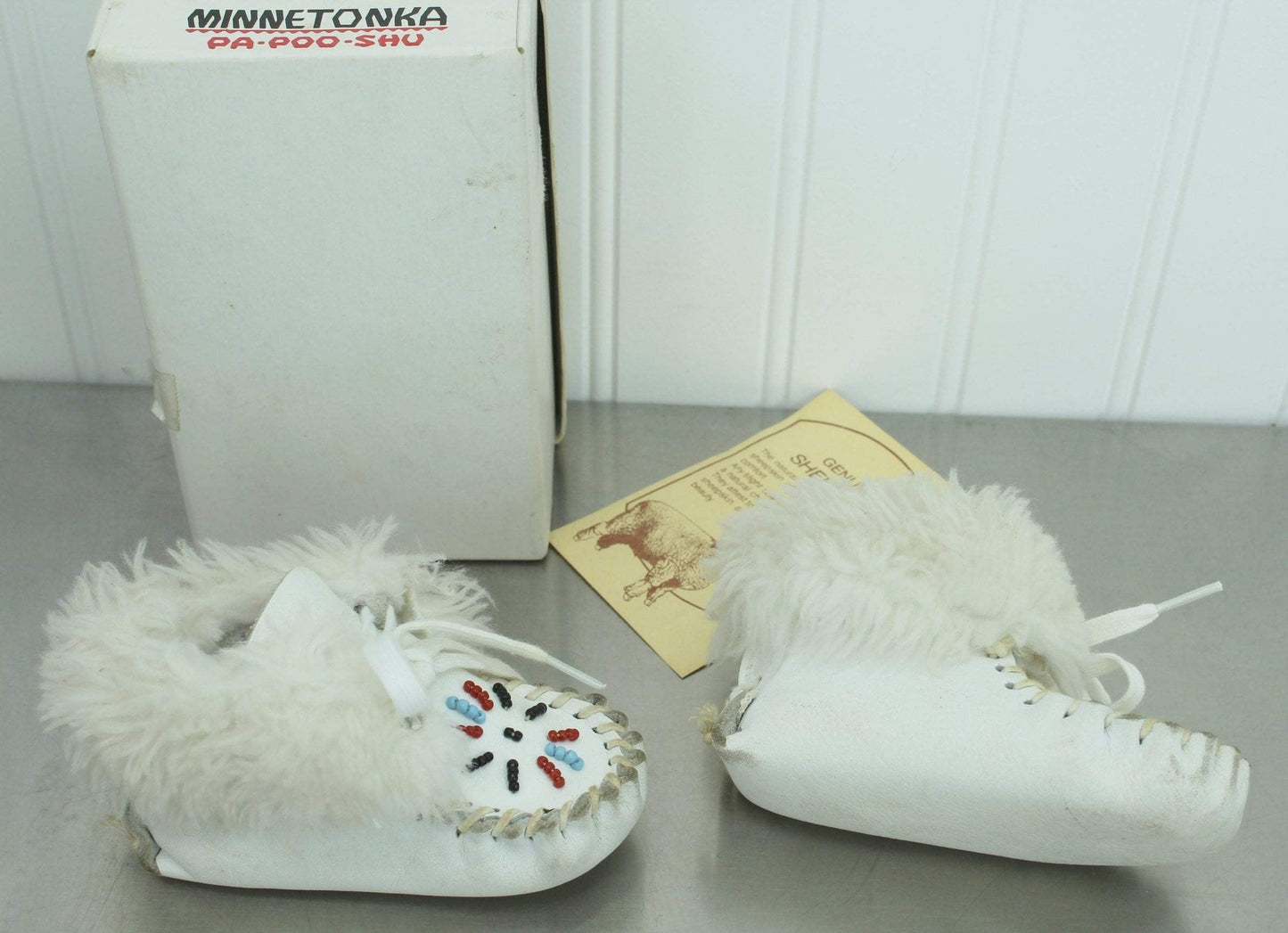 Minnetonka Vintage Infant Child Moccasins Fur Beaded Deerskin Leather Shoes 4 1/4" Sole good condition vintage