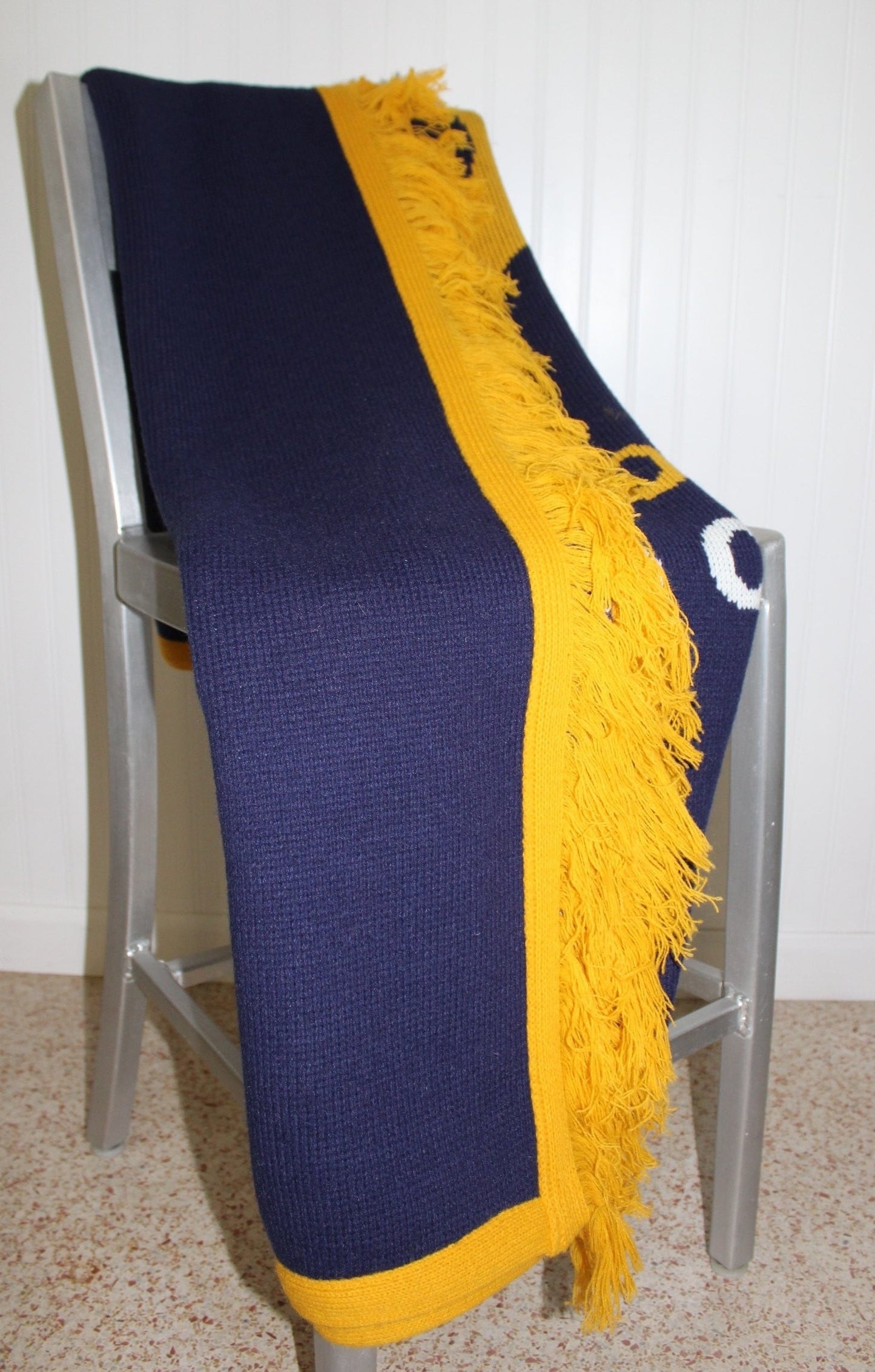 Acrylic Blanket Vintage Collectible LOGO KNITS World Series Golf Champions Club excellent
