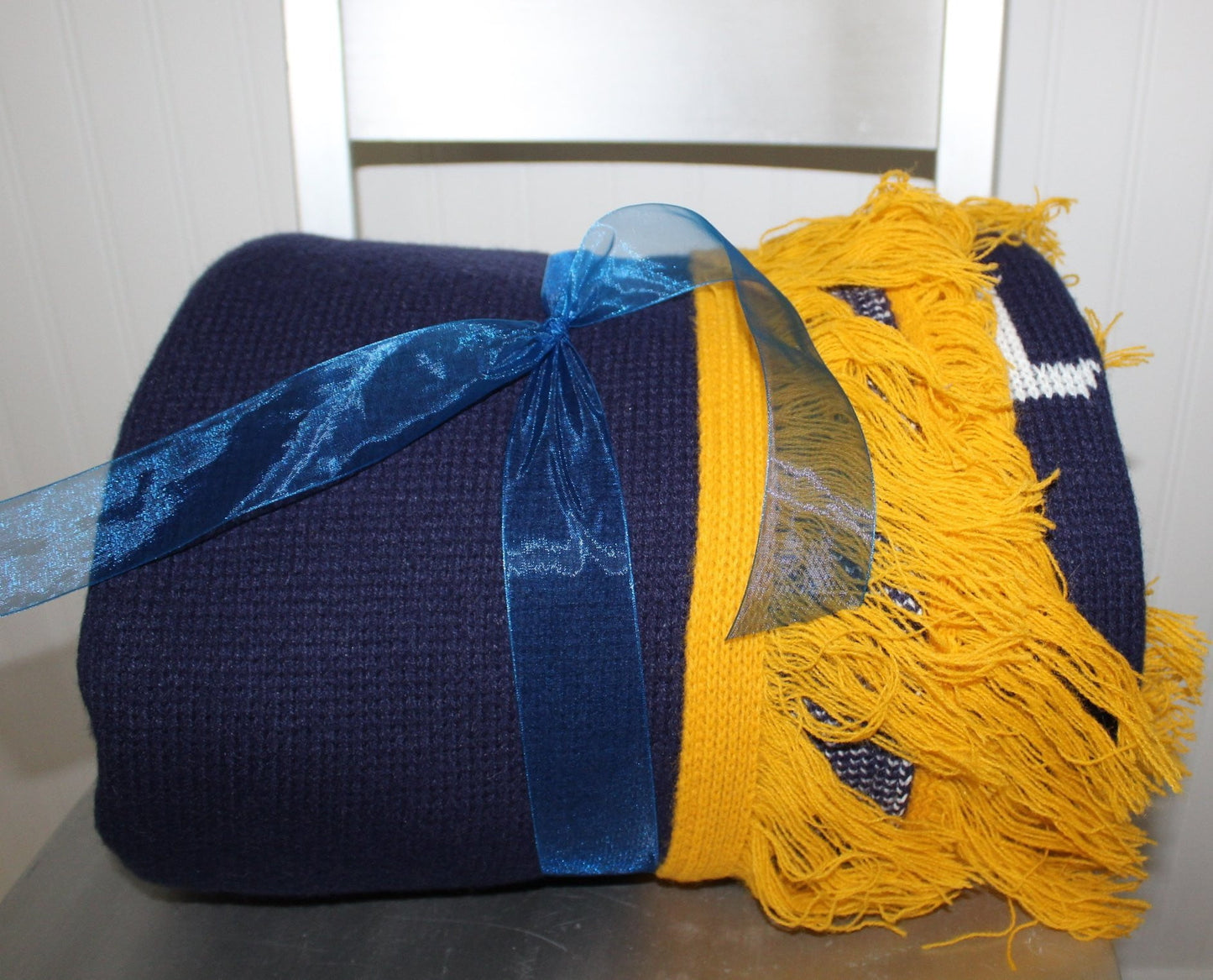 Acrylic Blanket Vintage Collectible LOGO KNITS World Series Golf Champions Club blue gold