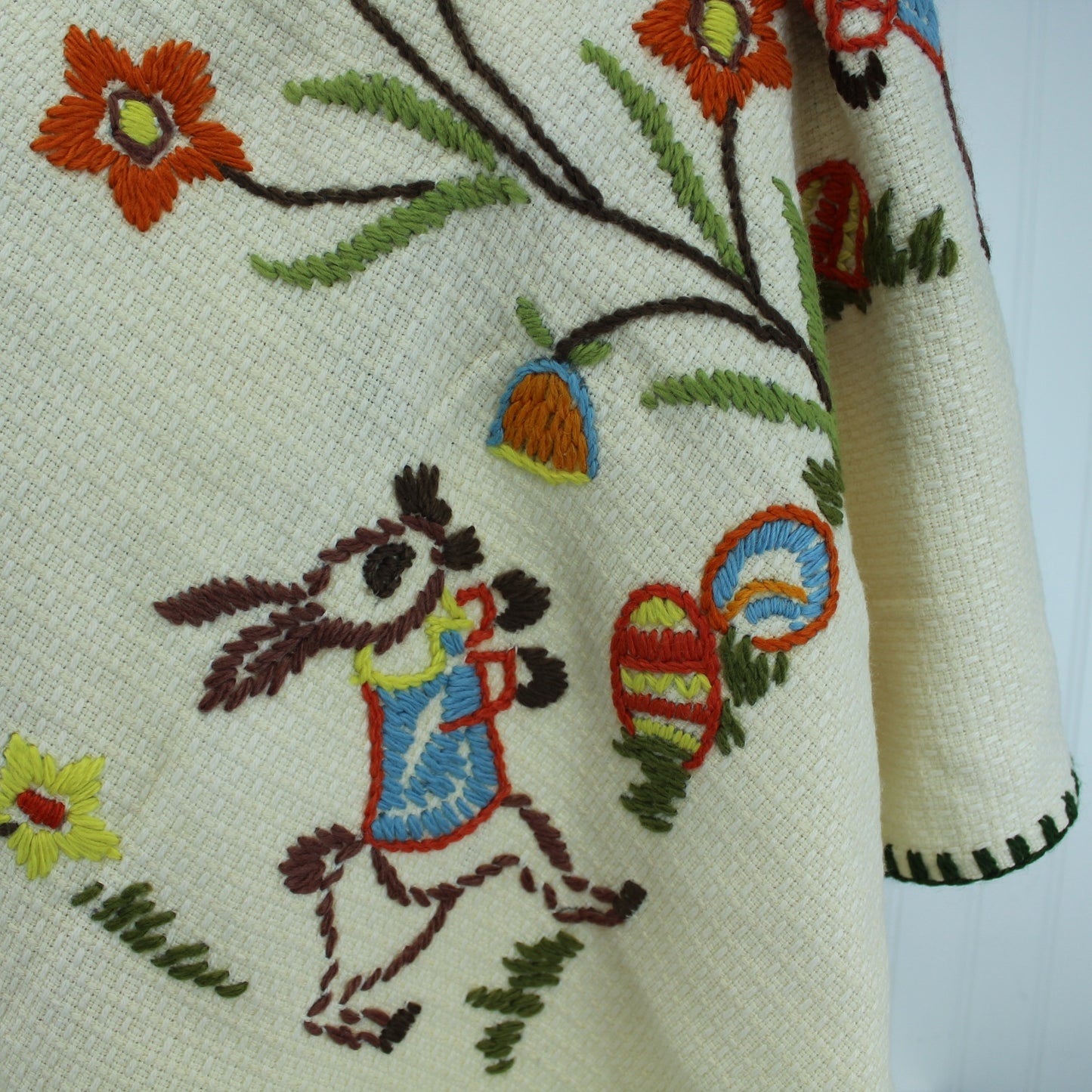 Charming Infant Blanket Crib Stroller Embroidered Bunnies Flowers Eggs 36" X 57" heavy stitched embroidery