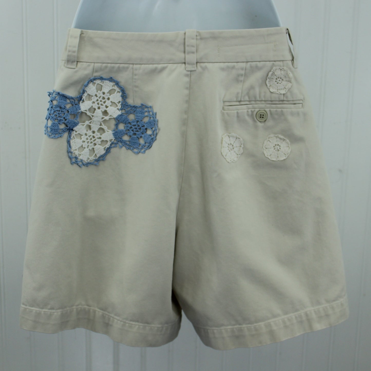 GAP Cotton Khaki Short Pants Patzi Design Enhanced Embroidery Crochet lots of fun little crochet doilies