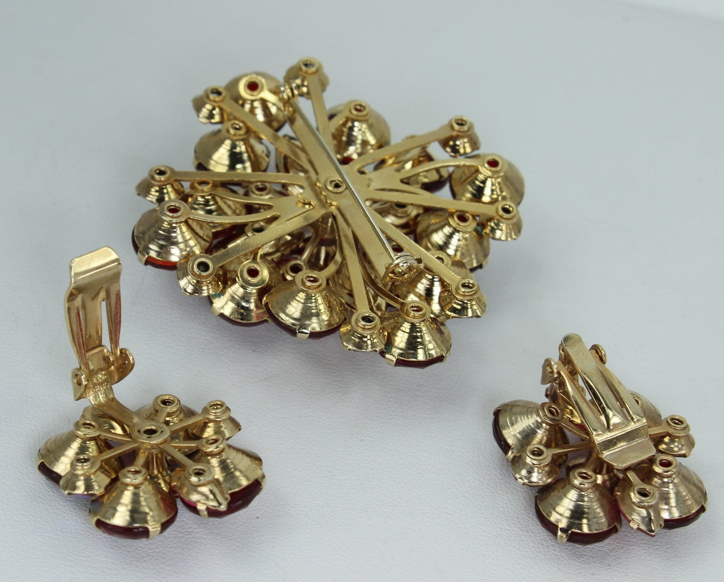 Trifari Boxed Set Unmarked Brilliant Ruby Red Rhinestones Aurora Borealis Pin Earrings excellent