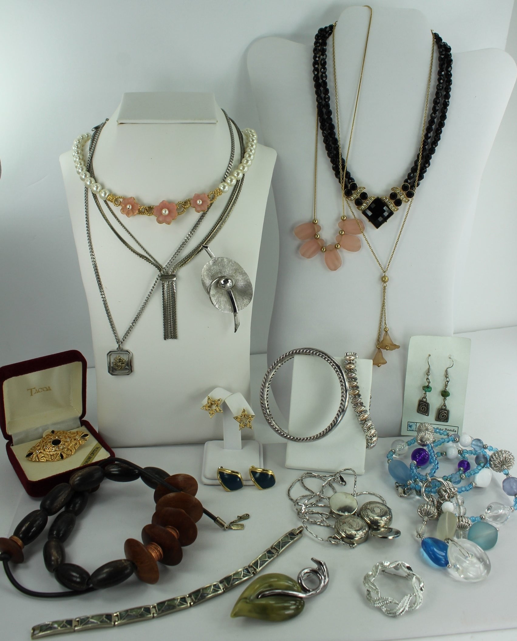 Jewelry Lot 610- Nineteen (19) Pieces Vintage Designer Jewelry