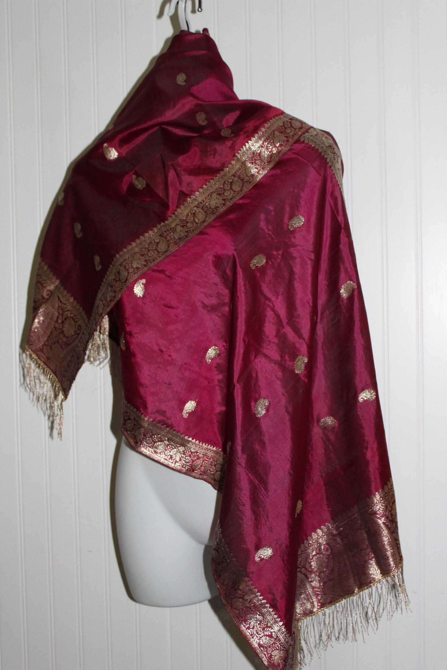 Elegant Embroidered Scarf Shawl Fuchsia Silk Gold Threads Fringe 68" X 21" fleur de lis
